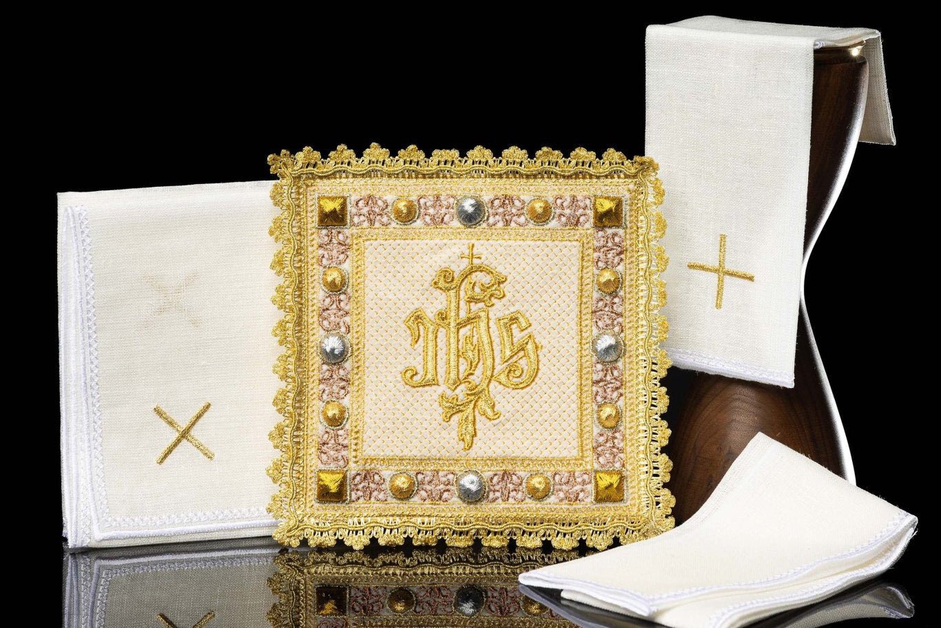 Boutique liturgique en ligne : comment acheter avec une garantie de qualité ? - CHASUBLES.FR