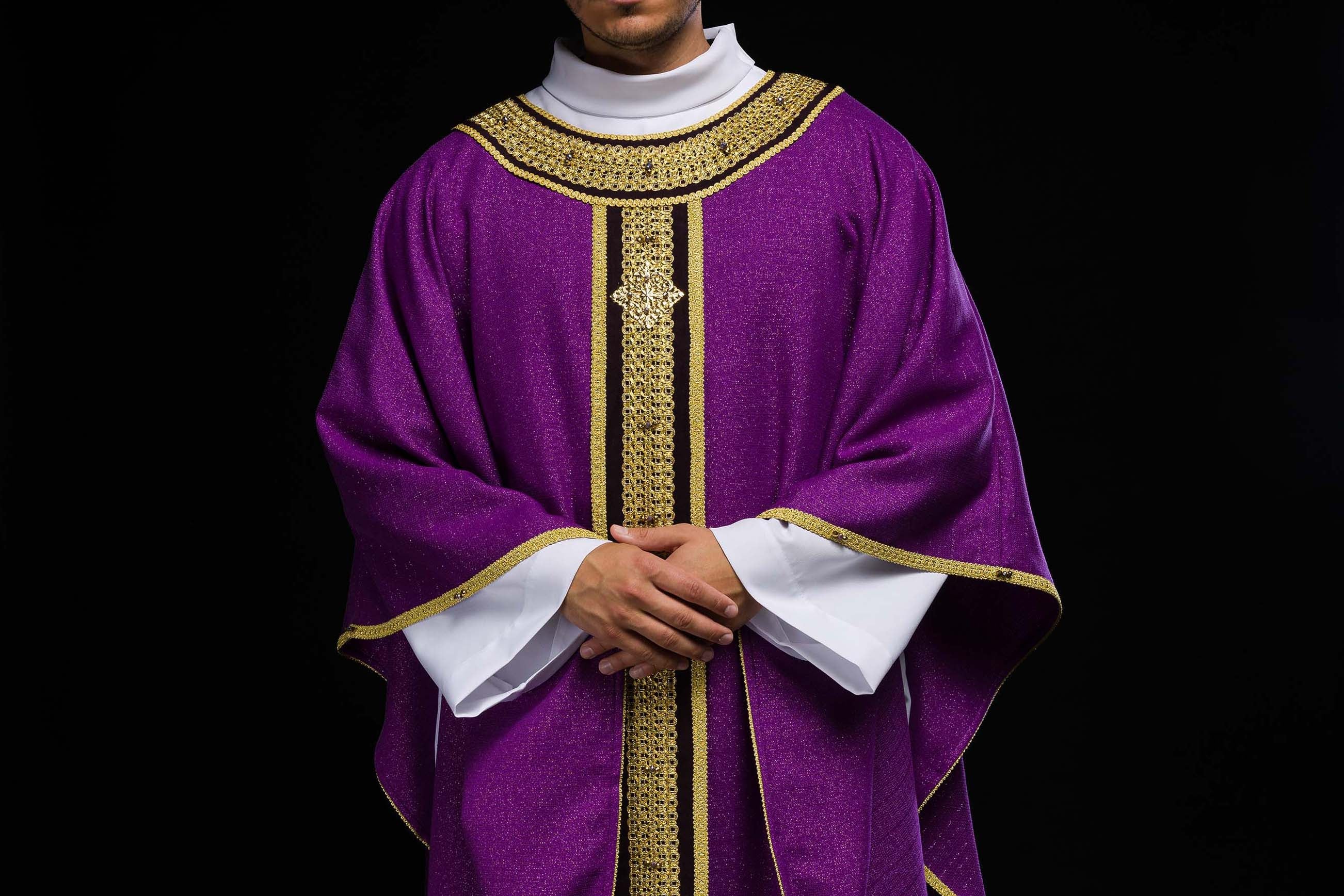 Erreurs les plus fréquentes dans le choix de la couleur d'une chasuble - CHASUBLES.FR