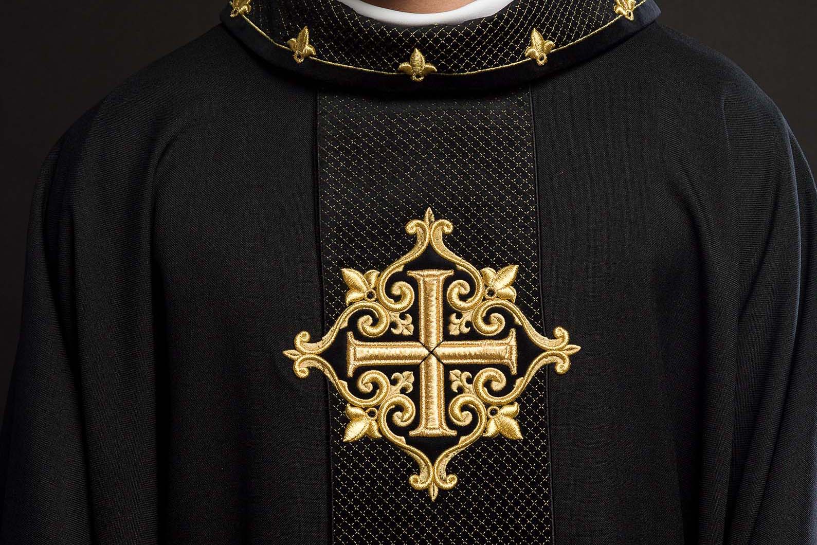 L'chasuble noir est-il encore utilisé ? - CHASUBLES.FR