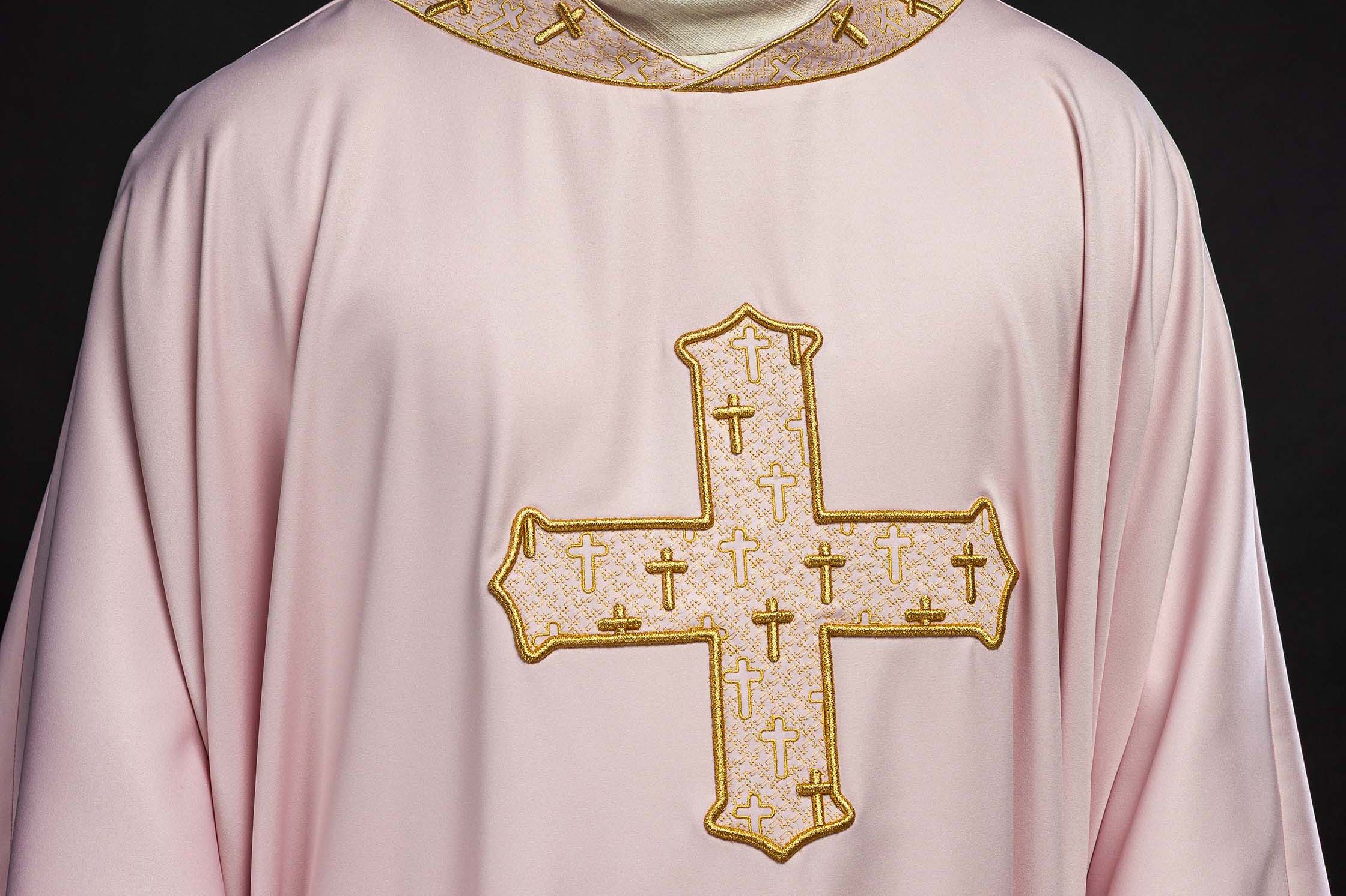 Quelles chasubles pour le Carême ? Guide liturgique - CHASUBLES.FR
