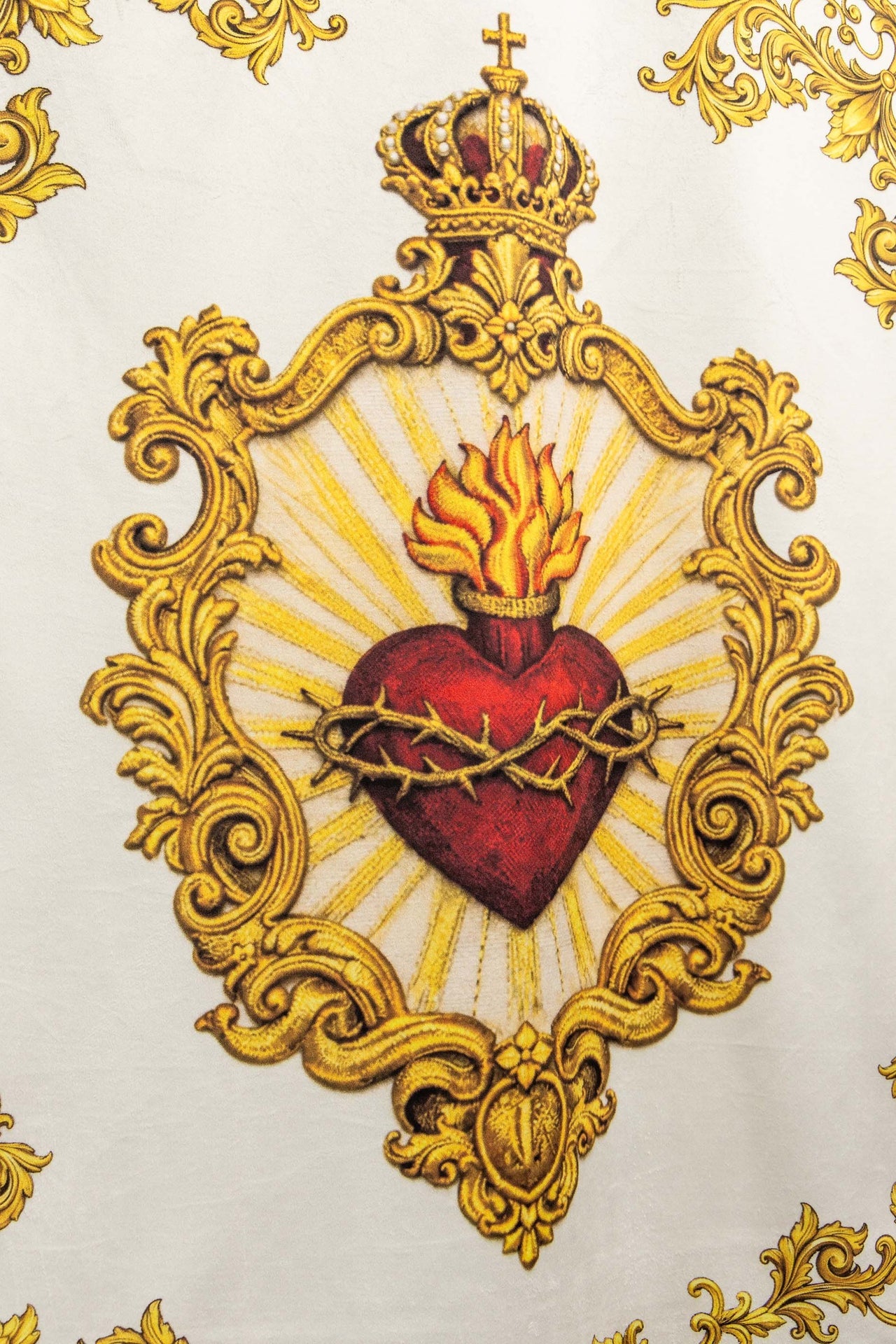 Bannière liturgique imprimée recto verso avec le Sacré-Cœur de Jésus et le christogramme IHS