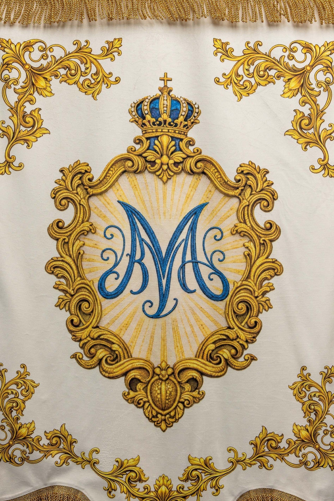 Bannière liturgique mariale imprimée recto verso avec le symbole du Cœur et le monogramme marial