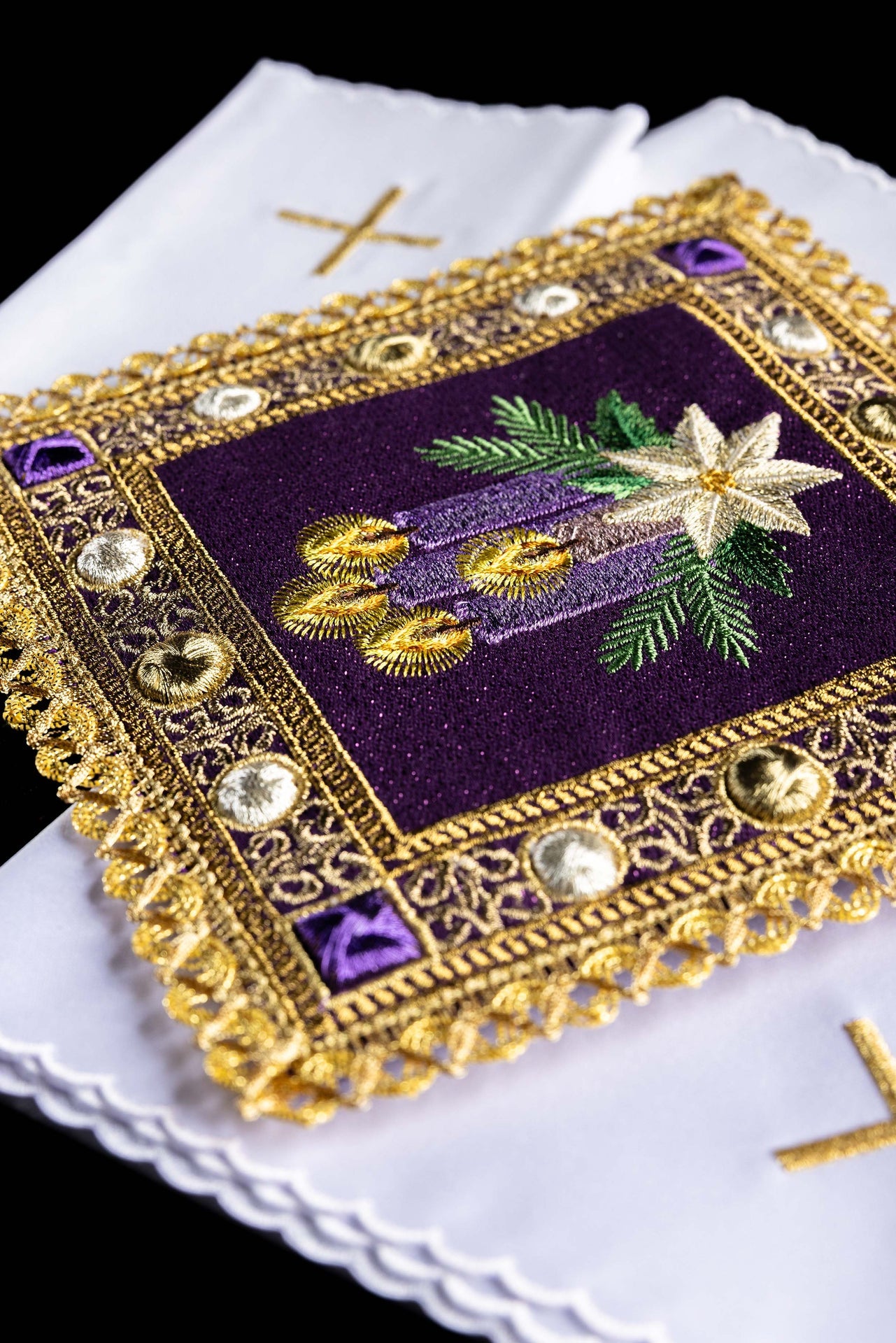 Linge d’Autel Brodé pour l’Avent