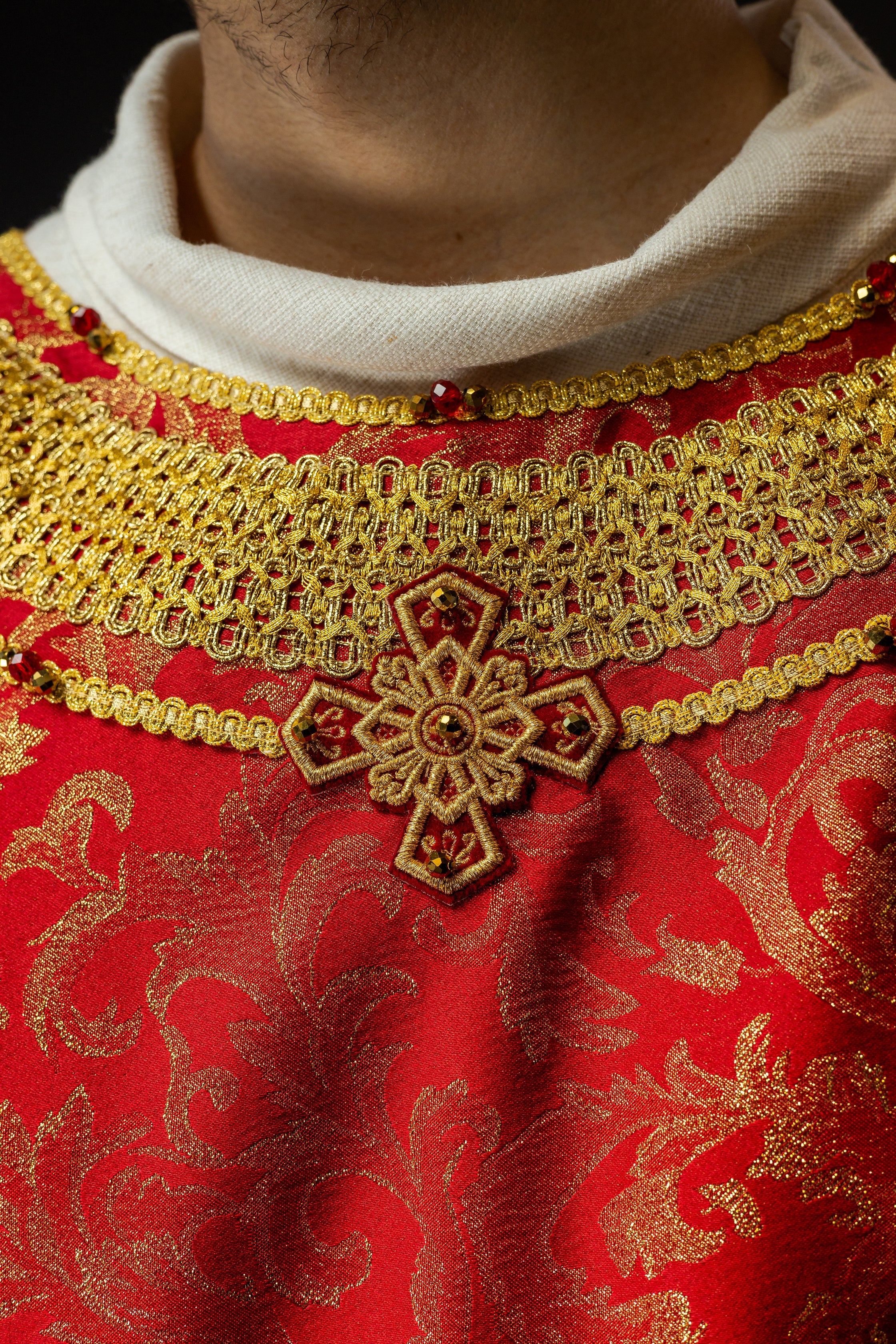 Ręcznie wykonany ornat z naturalnymi kamieniami Handmade 7010 Czerwony - ORNATY.PL