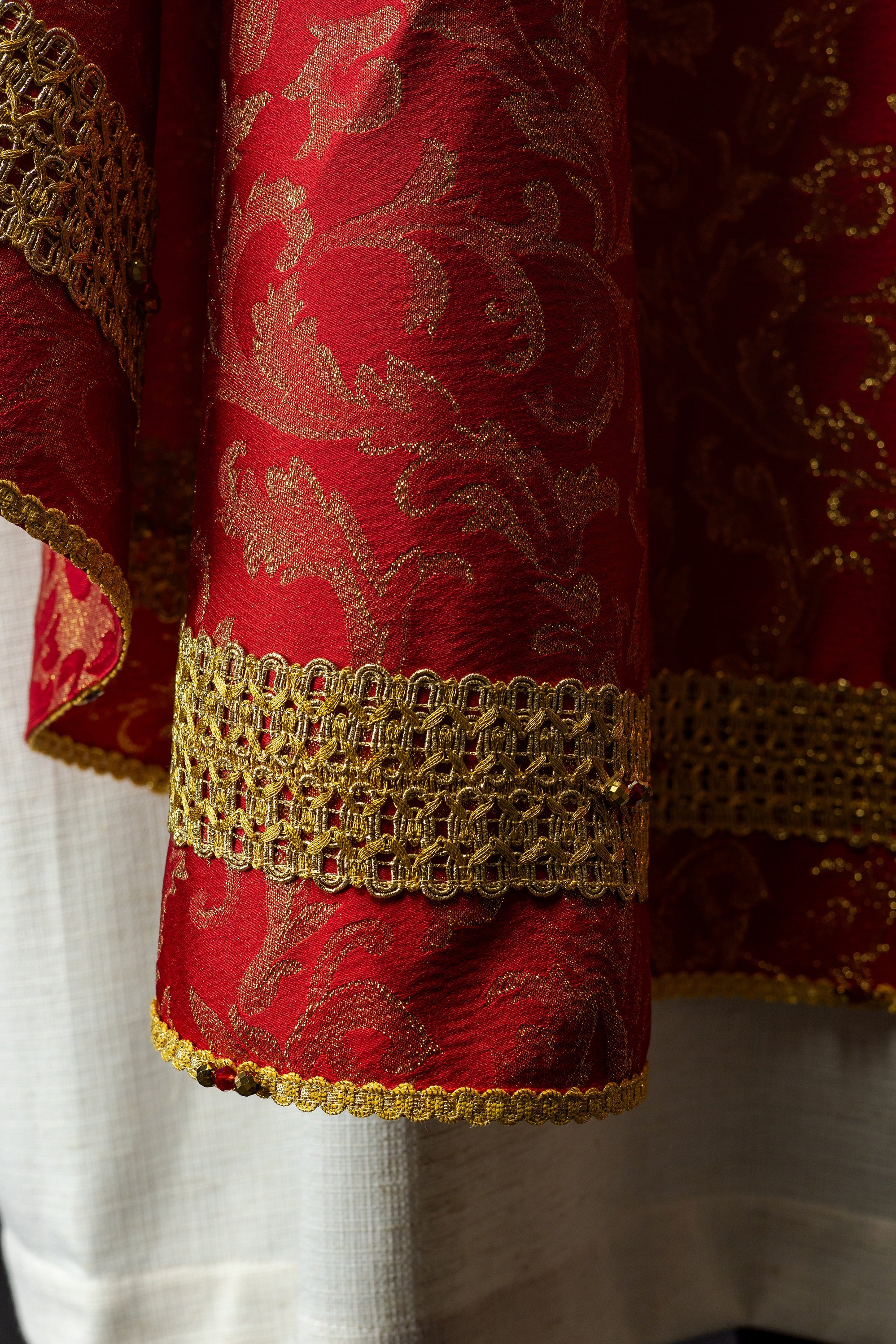 Ręcznie wykonany ornat z naturalnymi kamieniami Handmade 7010 Czerwony - ORNATY.PL