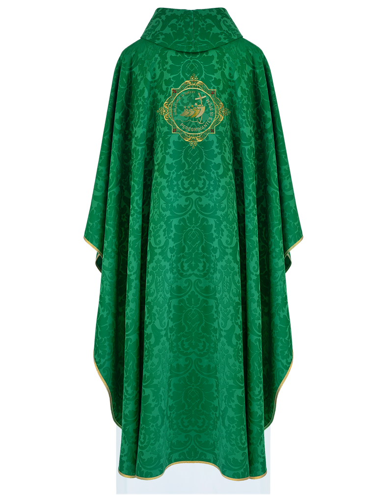 Ornat z haftem wokół herbu jubileuszowego w kolorze zielonym