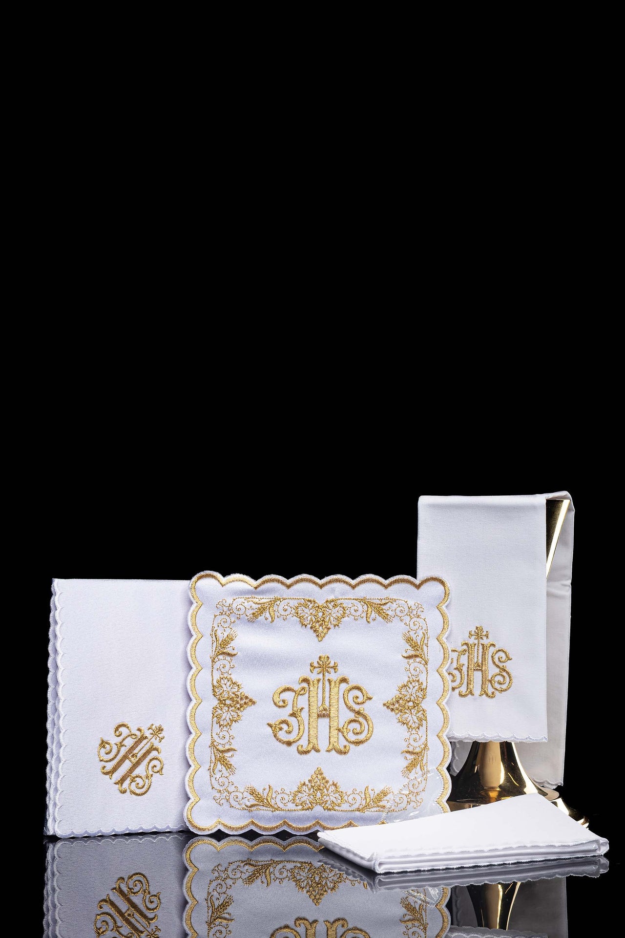 Ensemble de linge de calice brodé avec motif IHS blanc