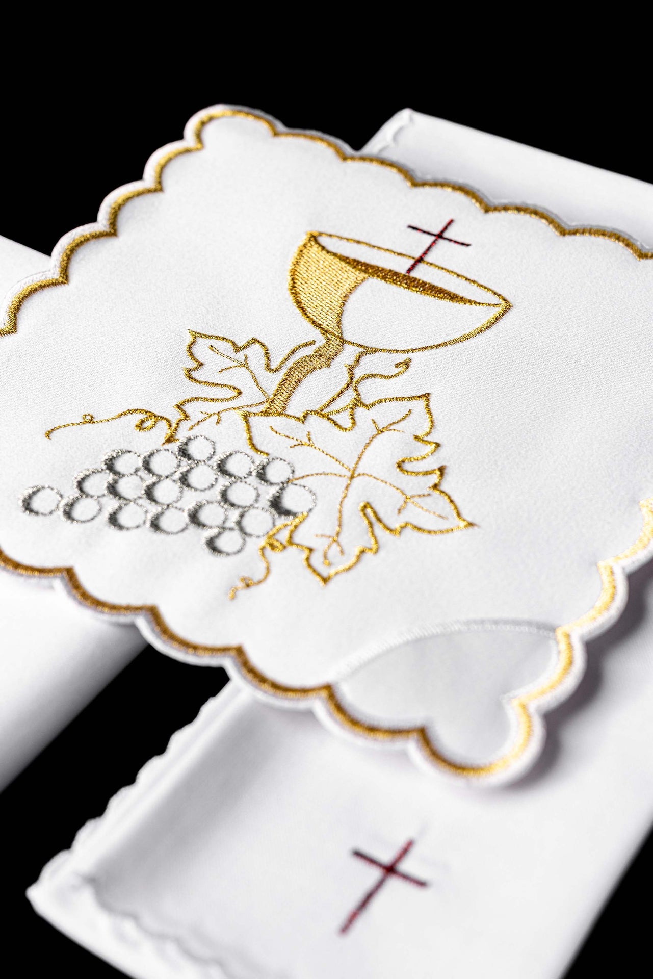 Ensemble de linge de calice brodé avec motif eucharistique blanc