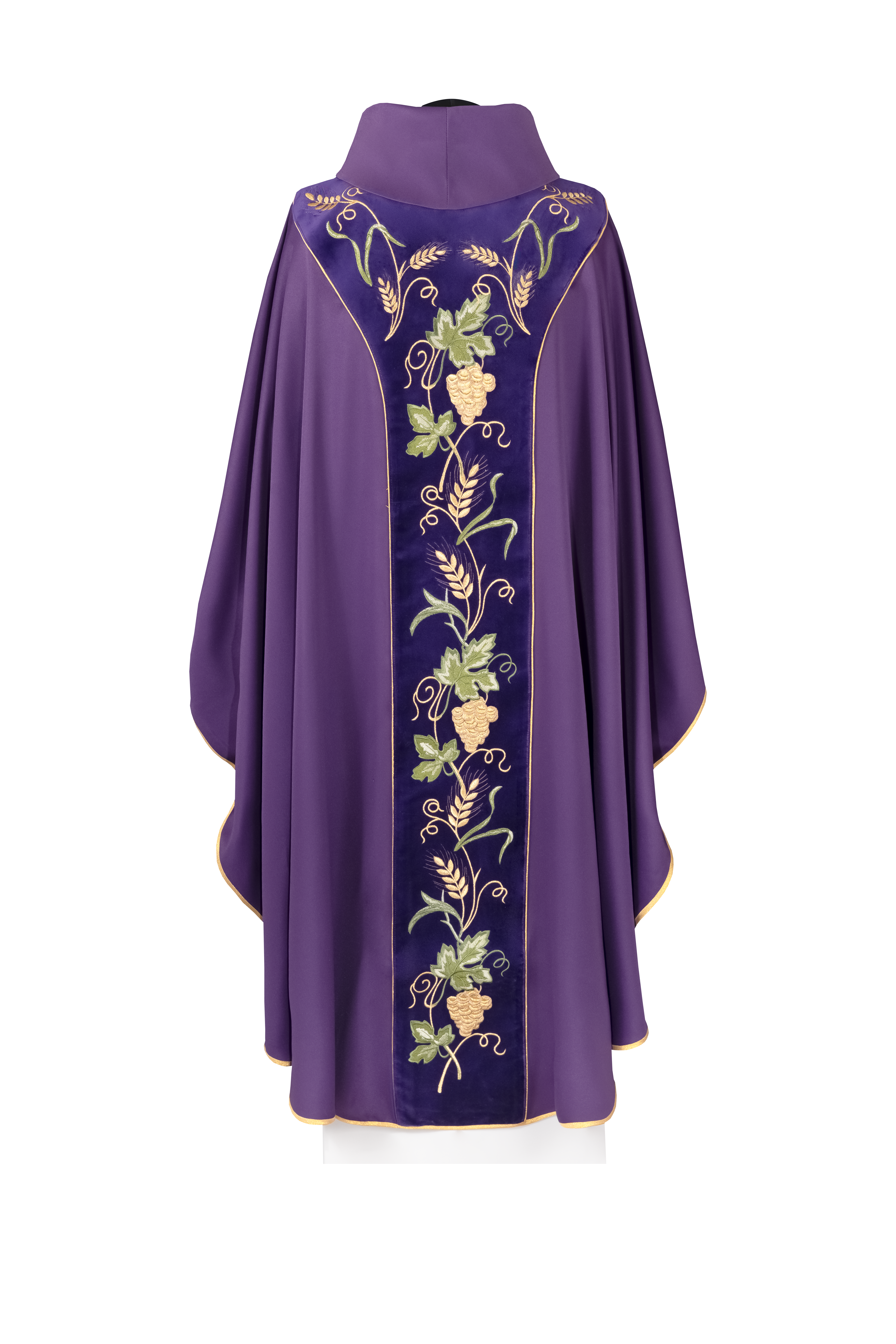 Chasuble avec bande violette en velours et broderie IHS