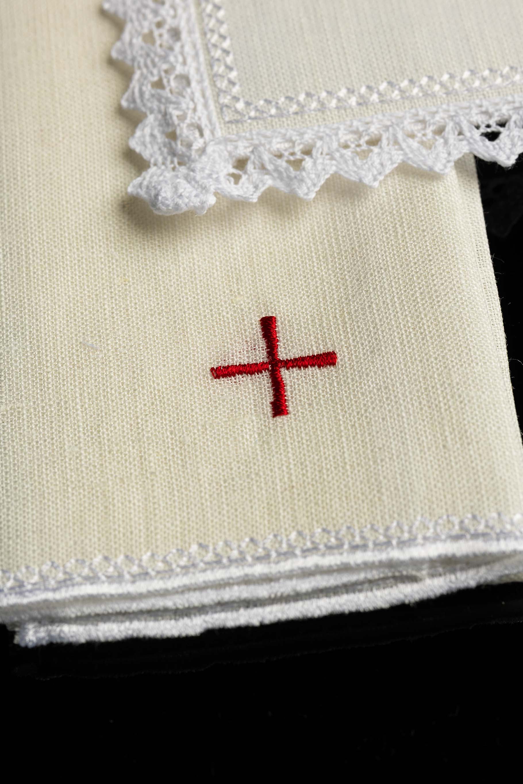 Linge d'autel brodé lin