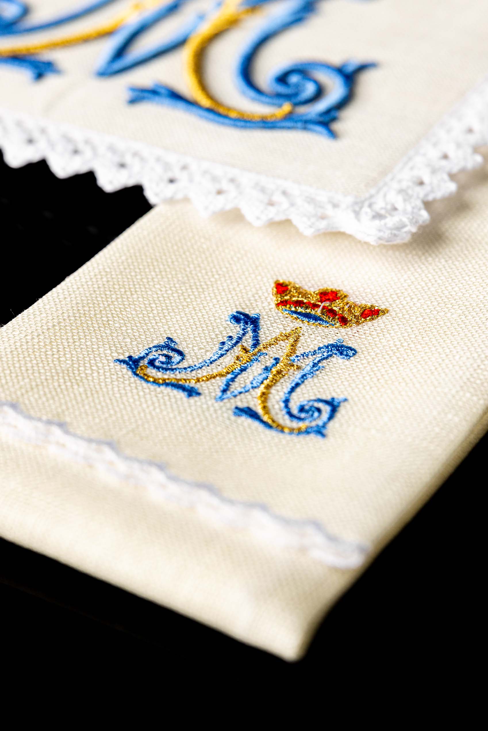 Set de tasses en lion avec broderie Marianne en 3D