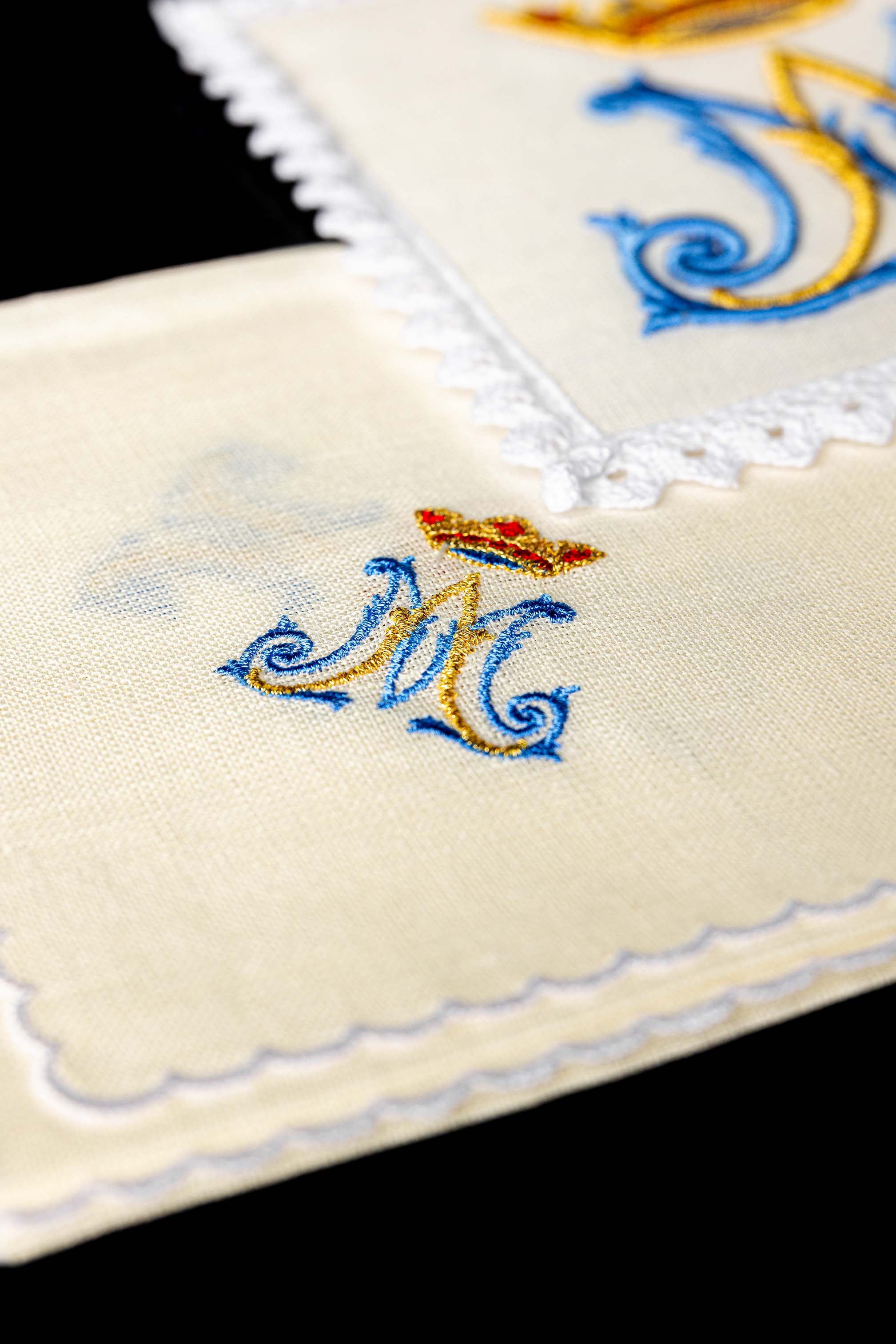 Set de tasses en lion avec broderie Marianne en 3D