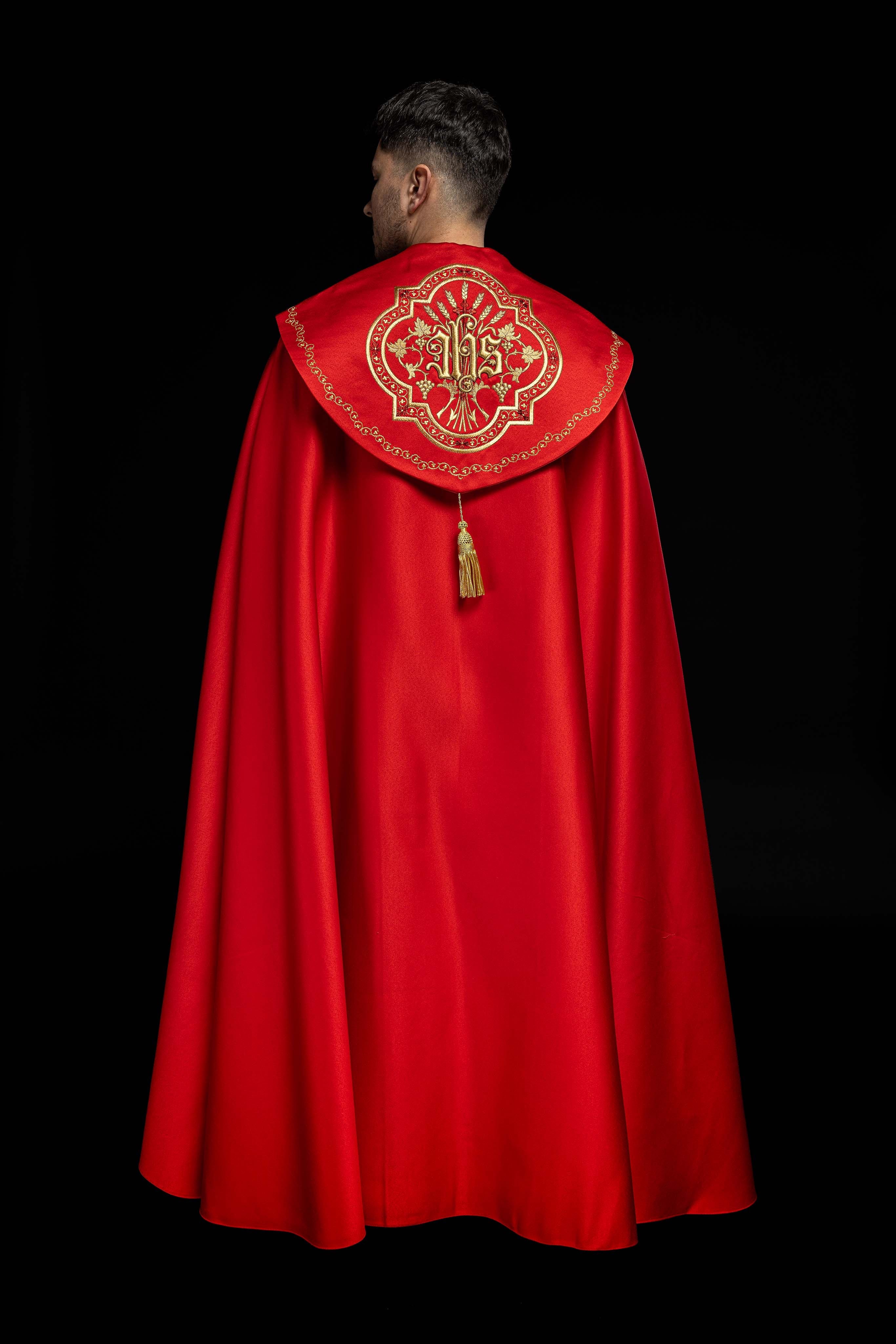 Kapa liturgiczna haftowana IHS w kolorze czerwonym - ORNATY.PL