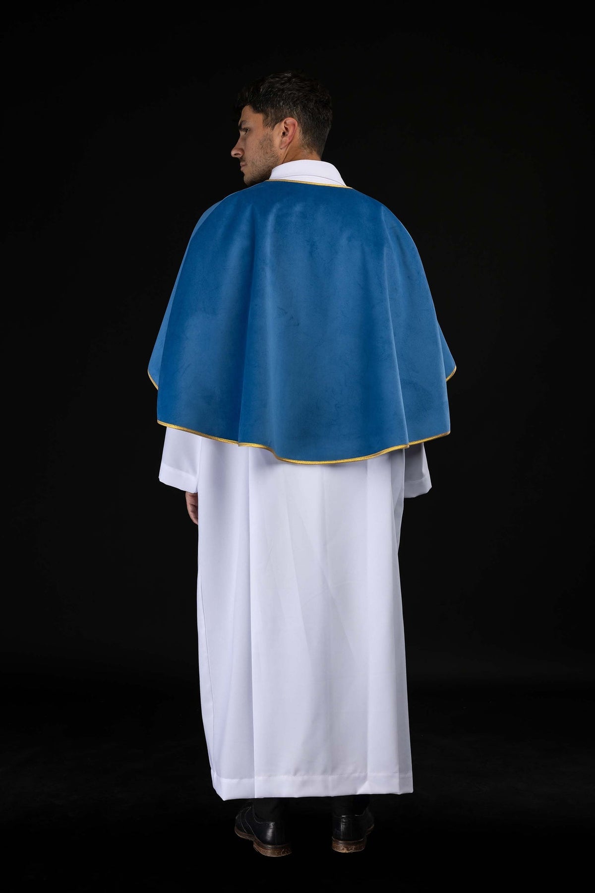 Cape de servant d'autel bleue en velours à nouer