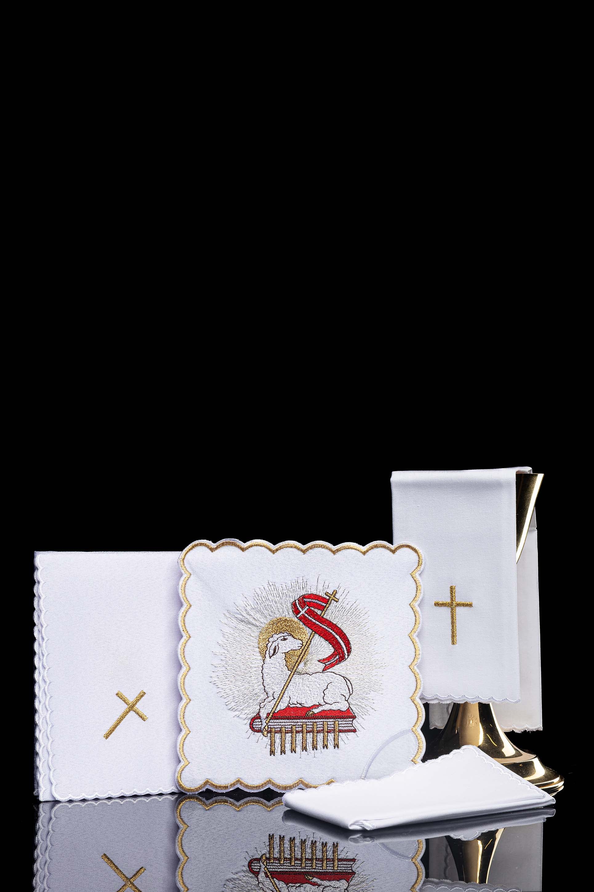 Linge d'autel brodé avec le motif de l'Agneau de Dieu