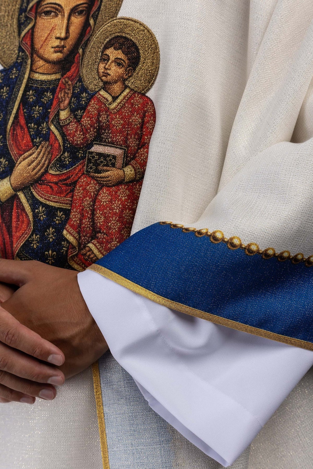 Chasuble écrue avec l’image imprimée de la Vierge Marie de Częstochowa