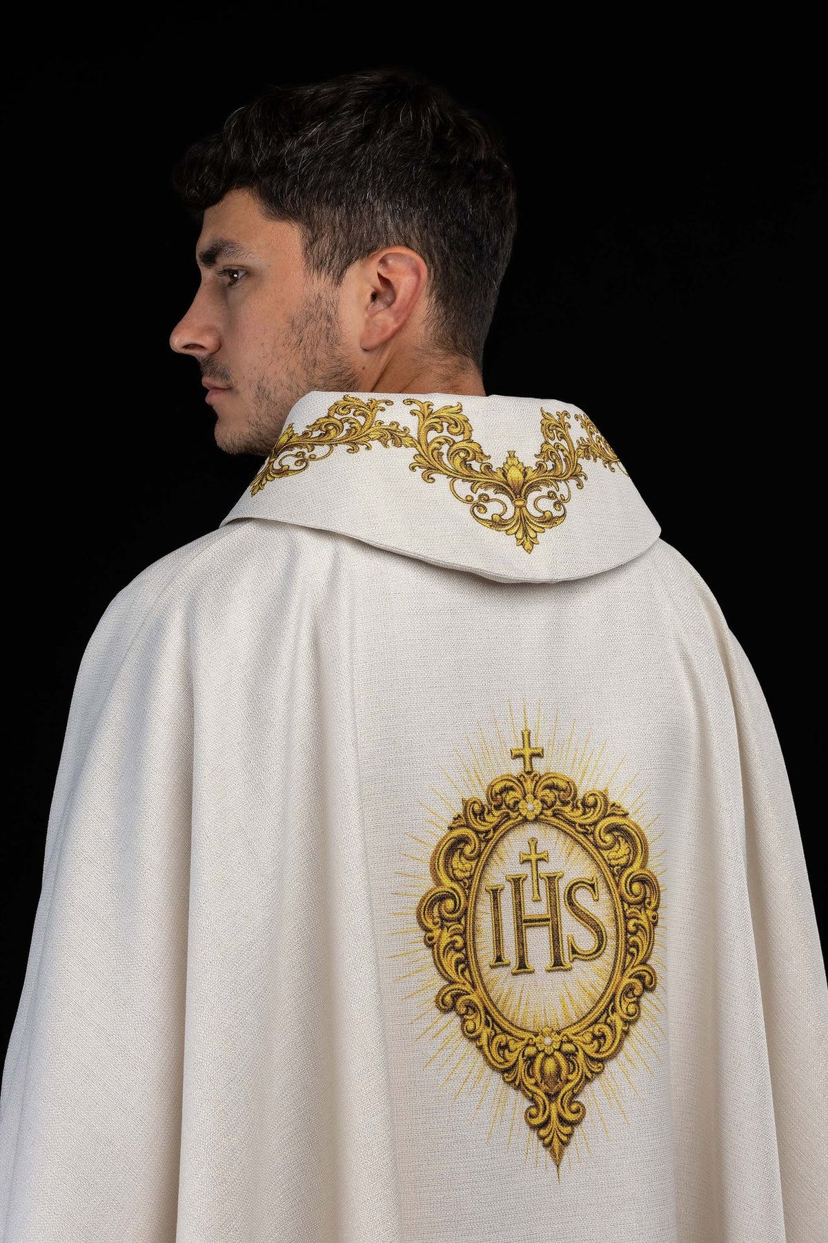 Chasuble écrue imprimée avec motif du Sacré-Cœur de Jésus