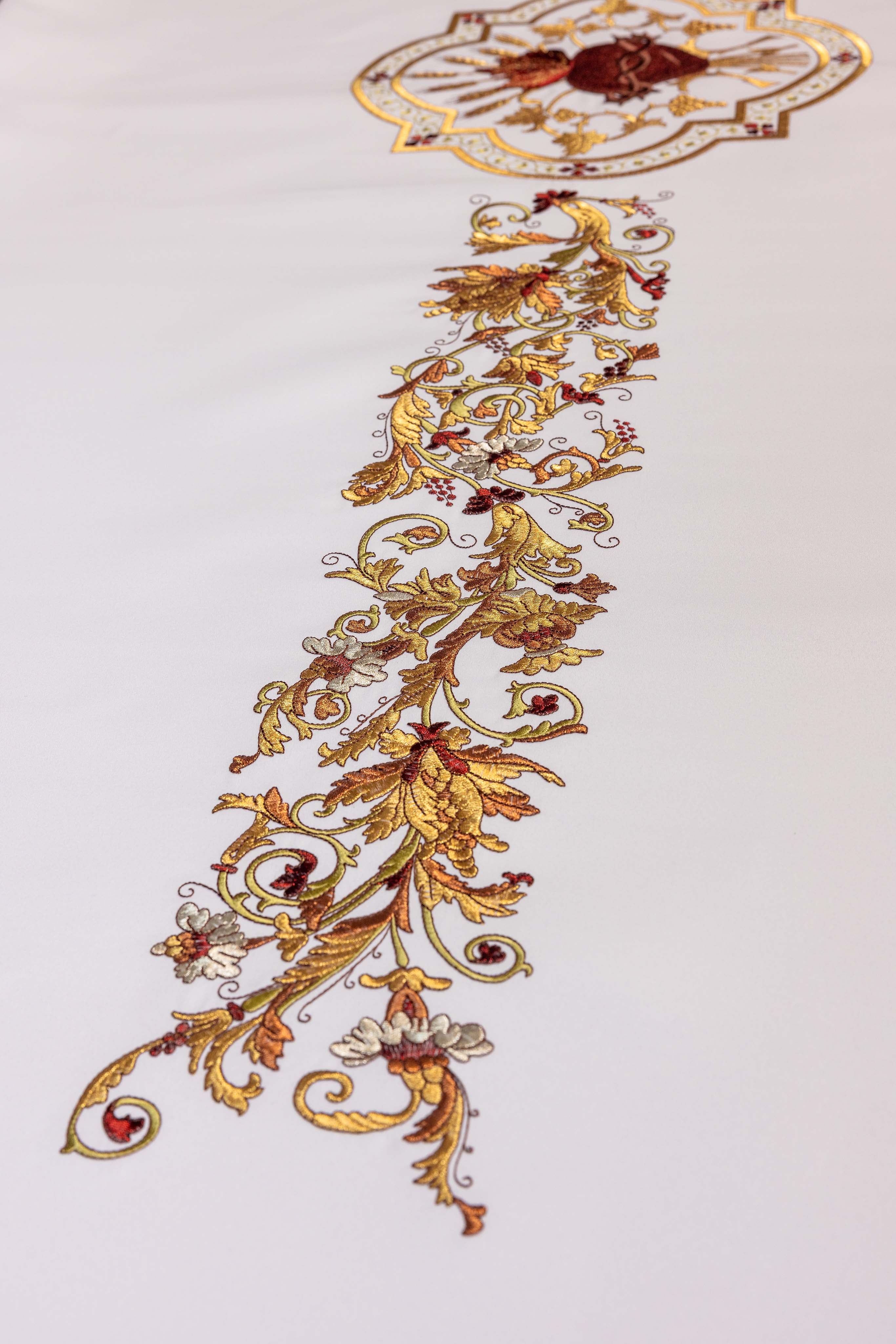 Nappe d'autel avec broderie frontale au motif du Cœur de Jésus