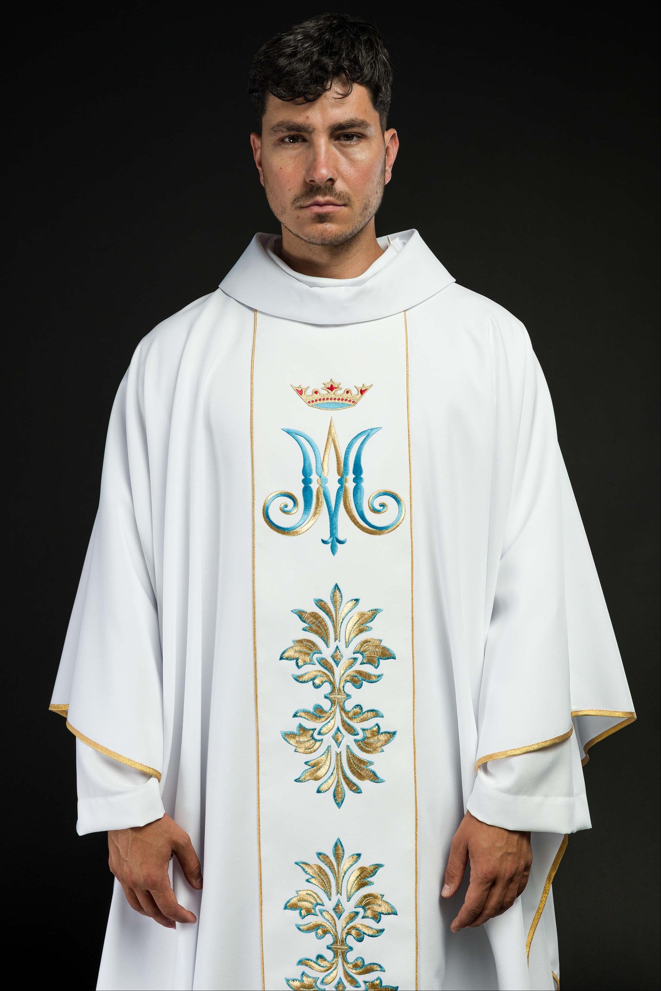 Chasuble brodée avec motif marial Blanc