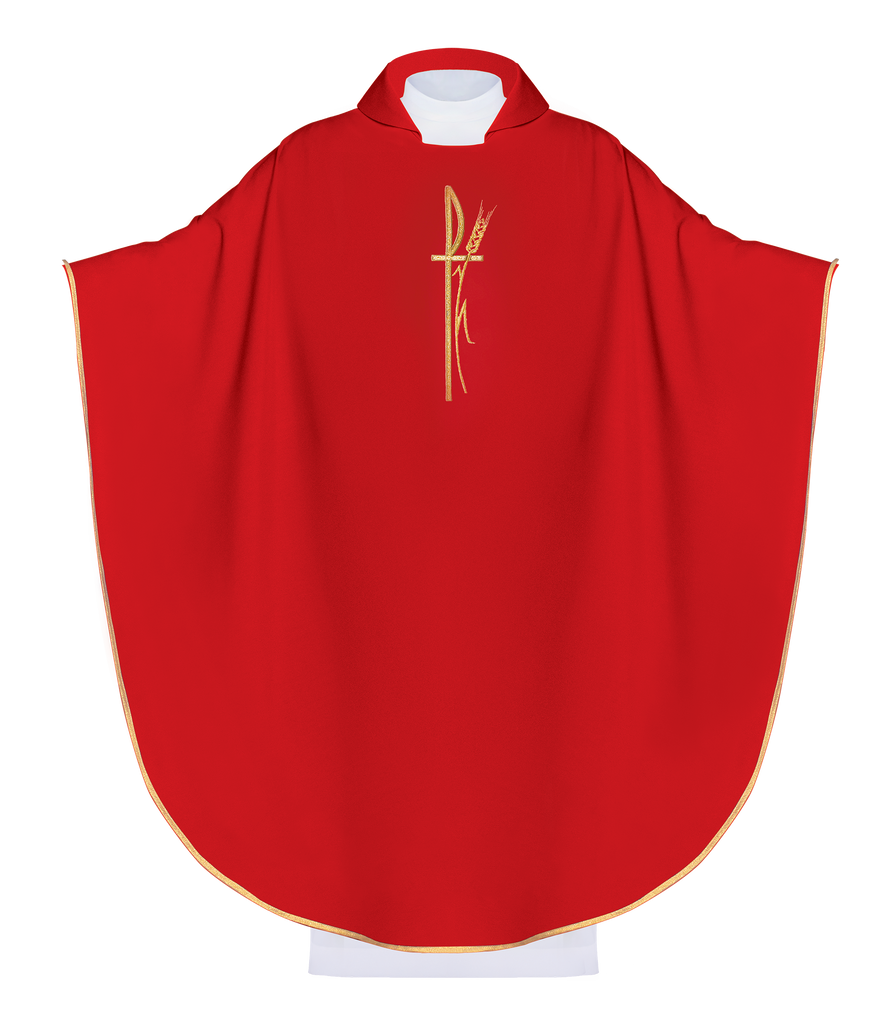 Czerwony ornat liturgiczny z szerokim kołnierzem i delikatnie haftowanym krzyżem