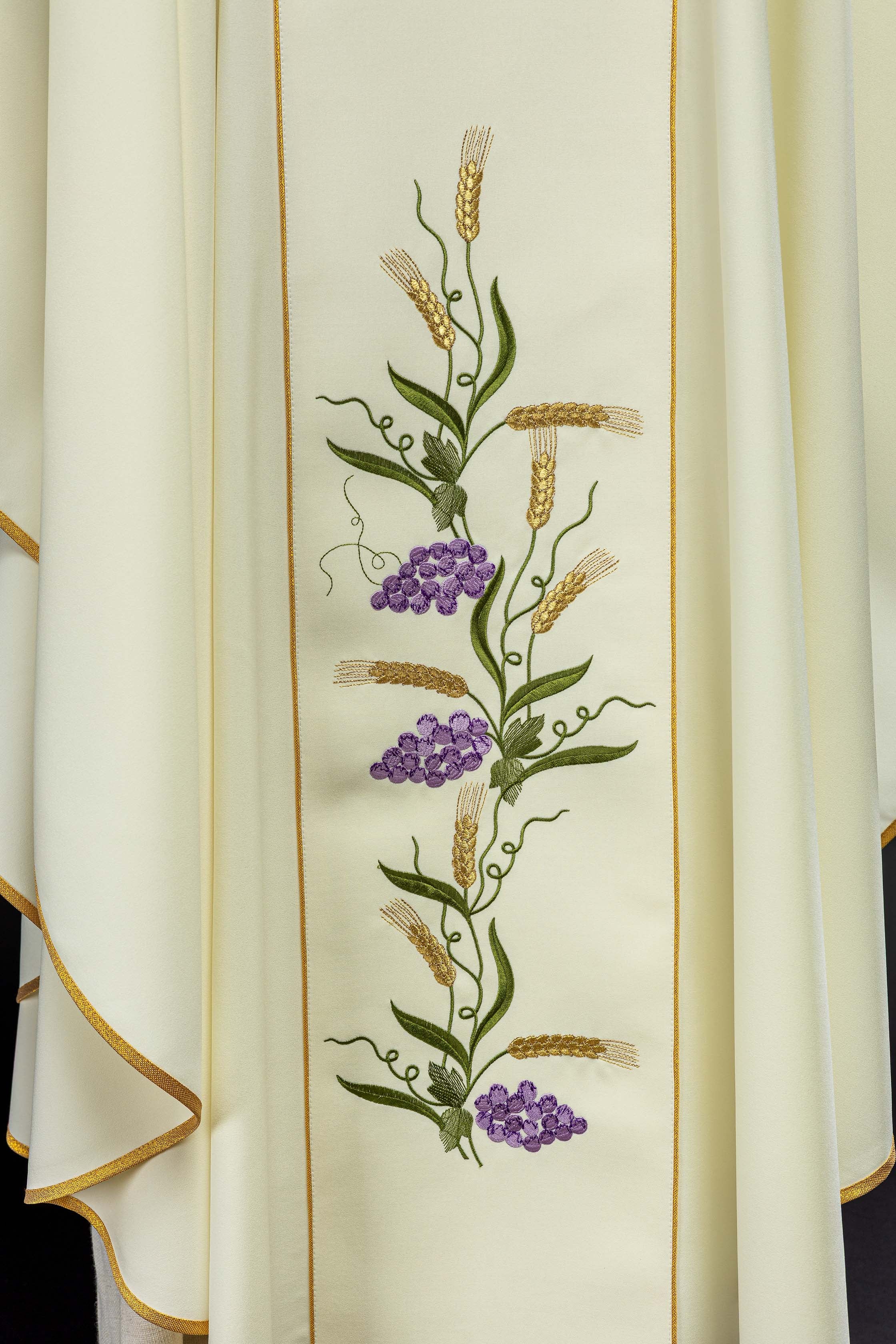 Chasuble avec ceinture IHS décorée de raisins et d'oreilles et passepoil doré