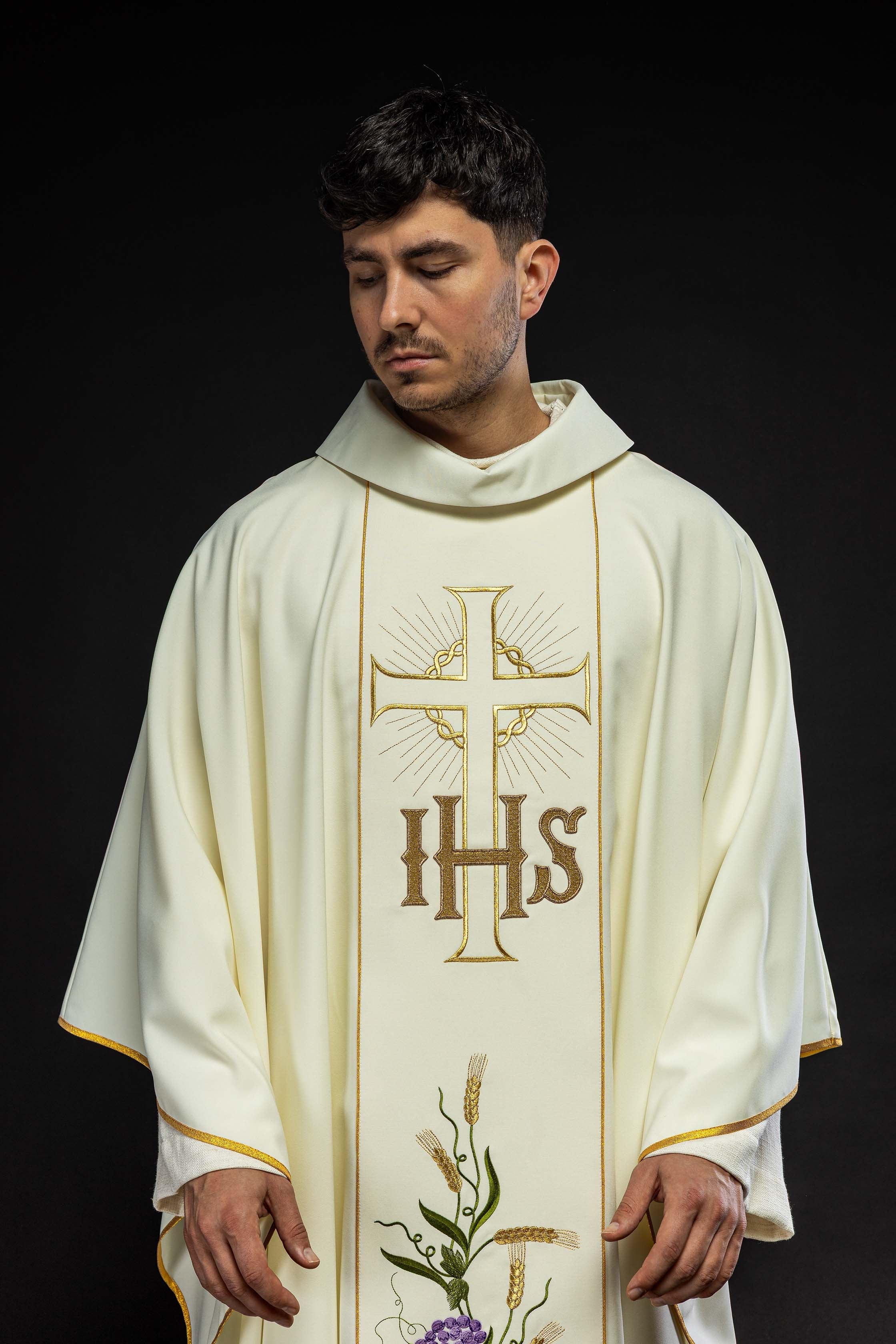 Chasuble avec ceinture IHS décorée de raisins et d'oreilles et passepoil doré