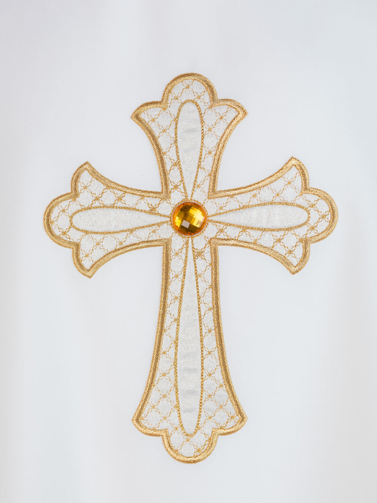 Chasuble écrue brodée du symbole de la croix