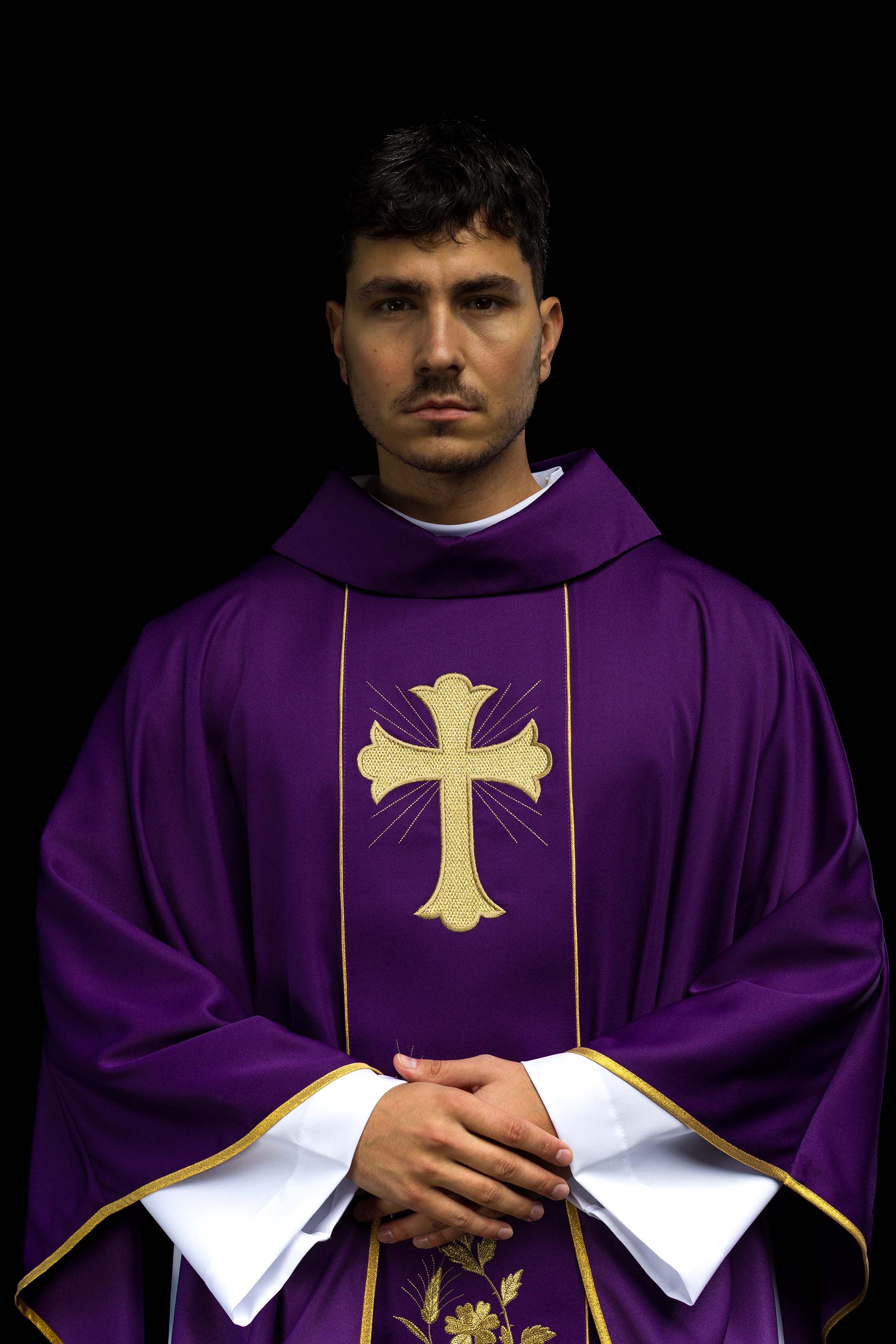 Chasuble Croix et oreilles en violet
