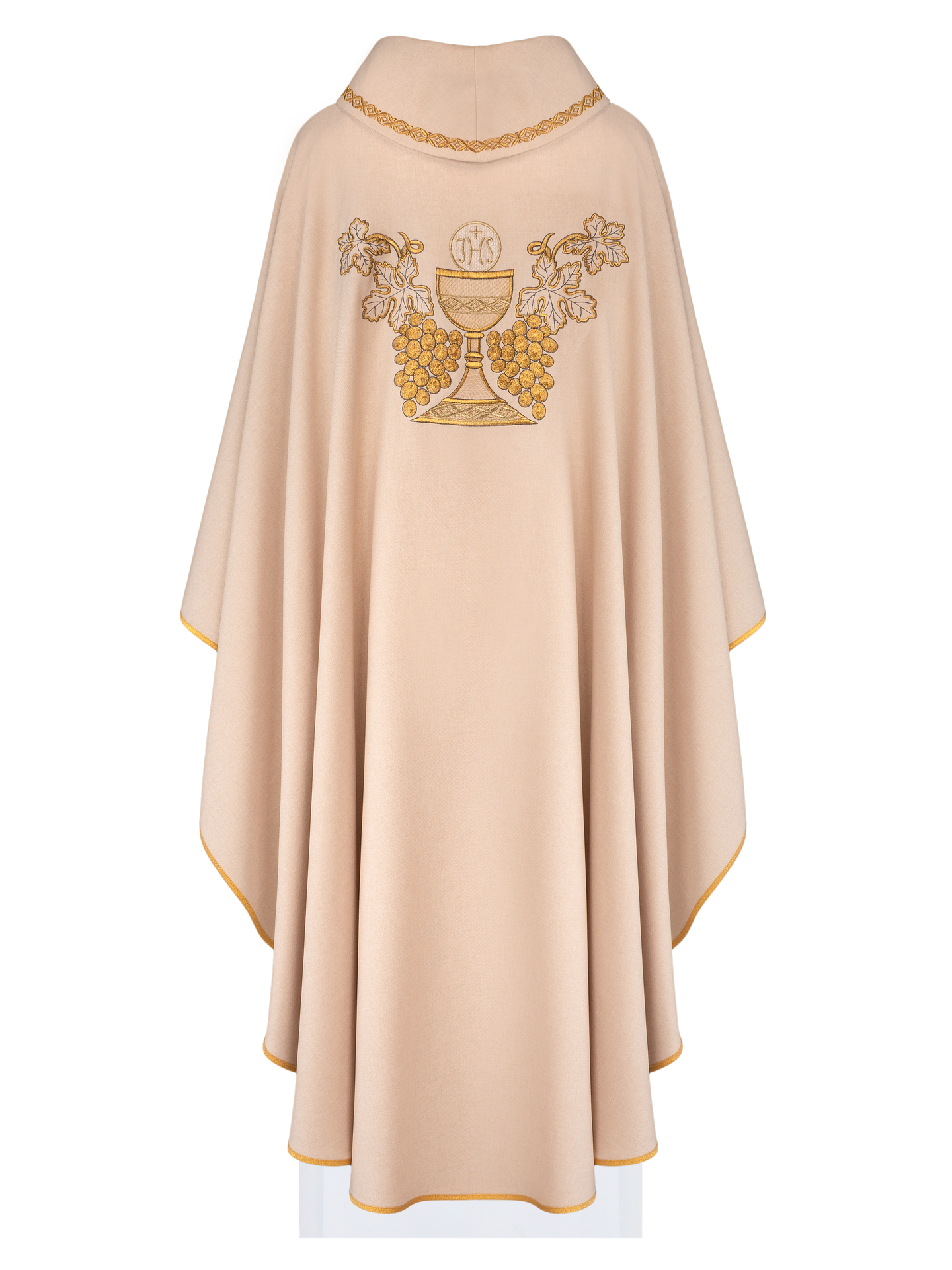 Chasuble écrue brodée avec calice et grappes de raisin