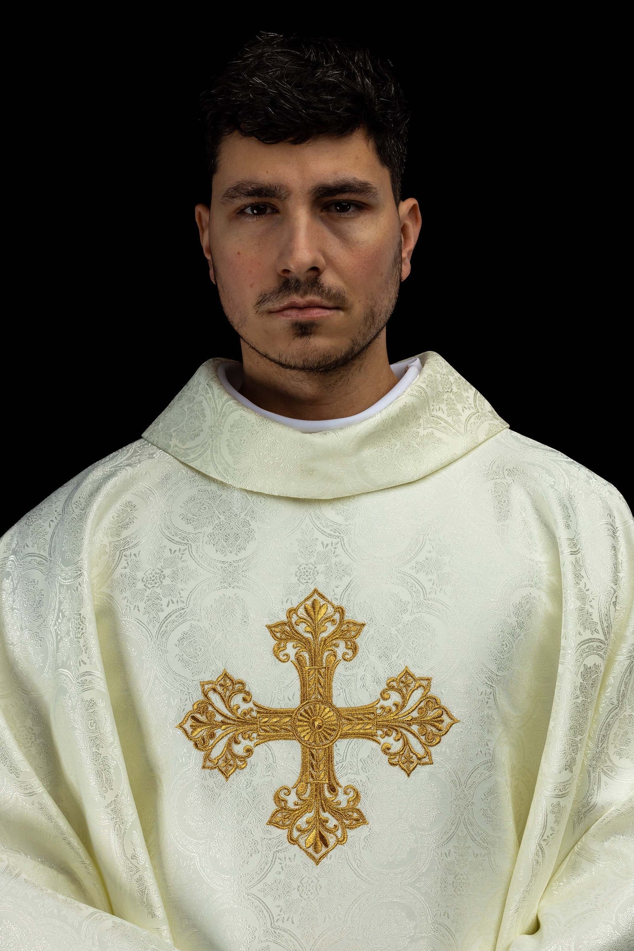 Chasuble écru avec croix tissu jacquard