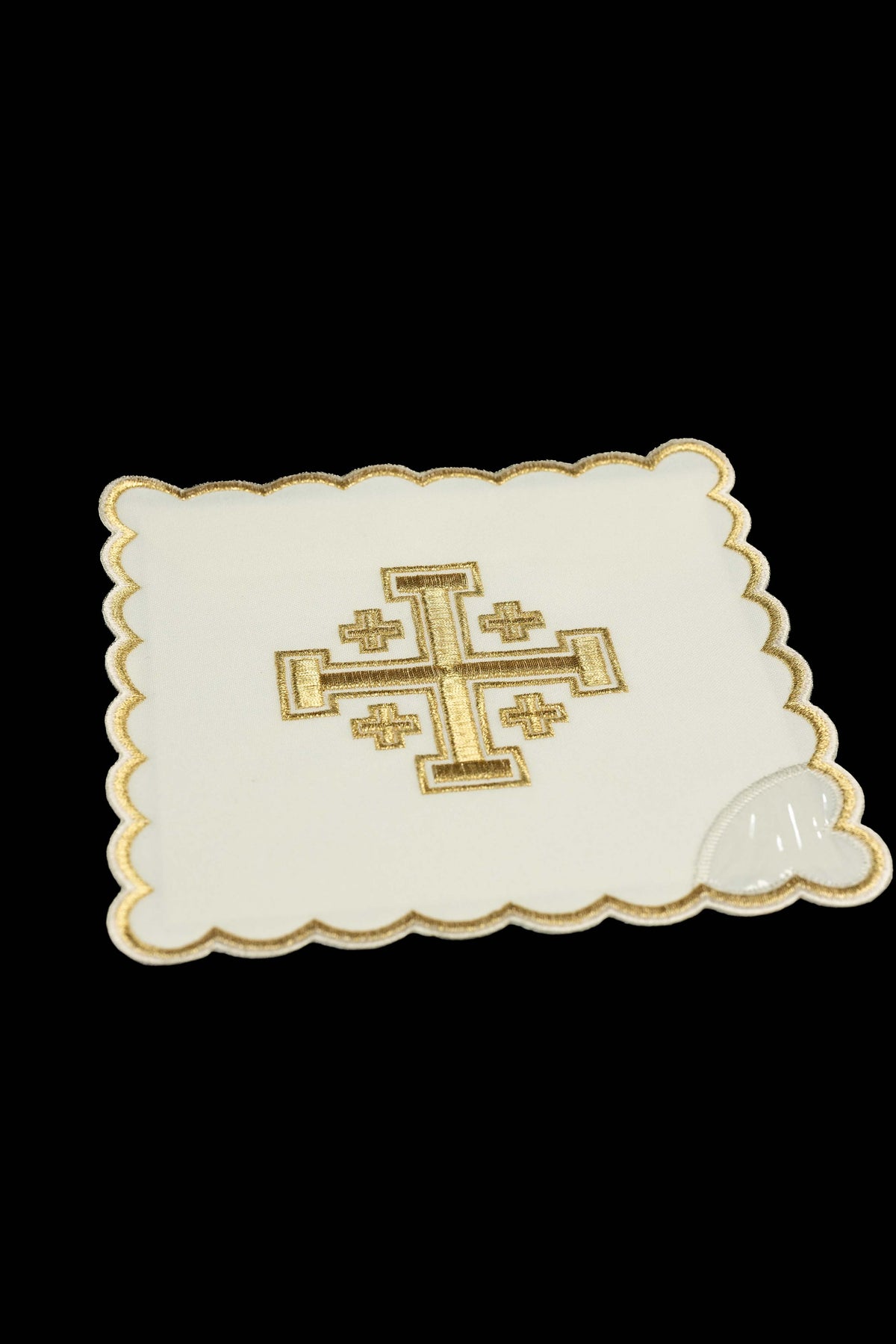 Pale de calice blanche avec Croix de Jérusalem brodée et bordure dorée
