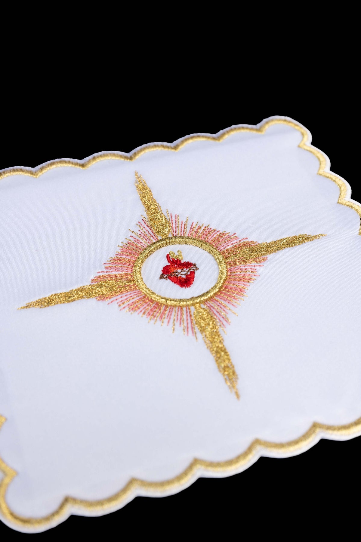 Pale de calice brodée avec motif du Sacré-Cœur de Jésus