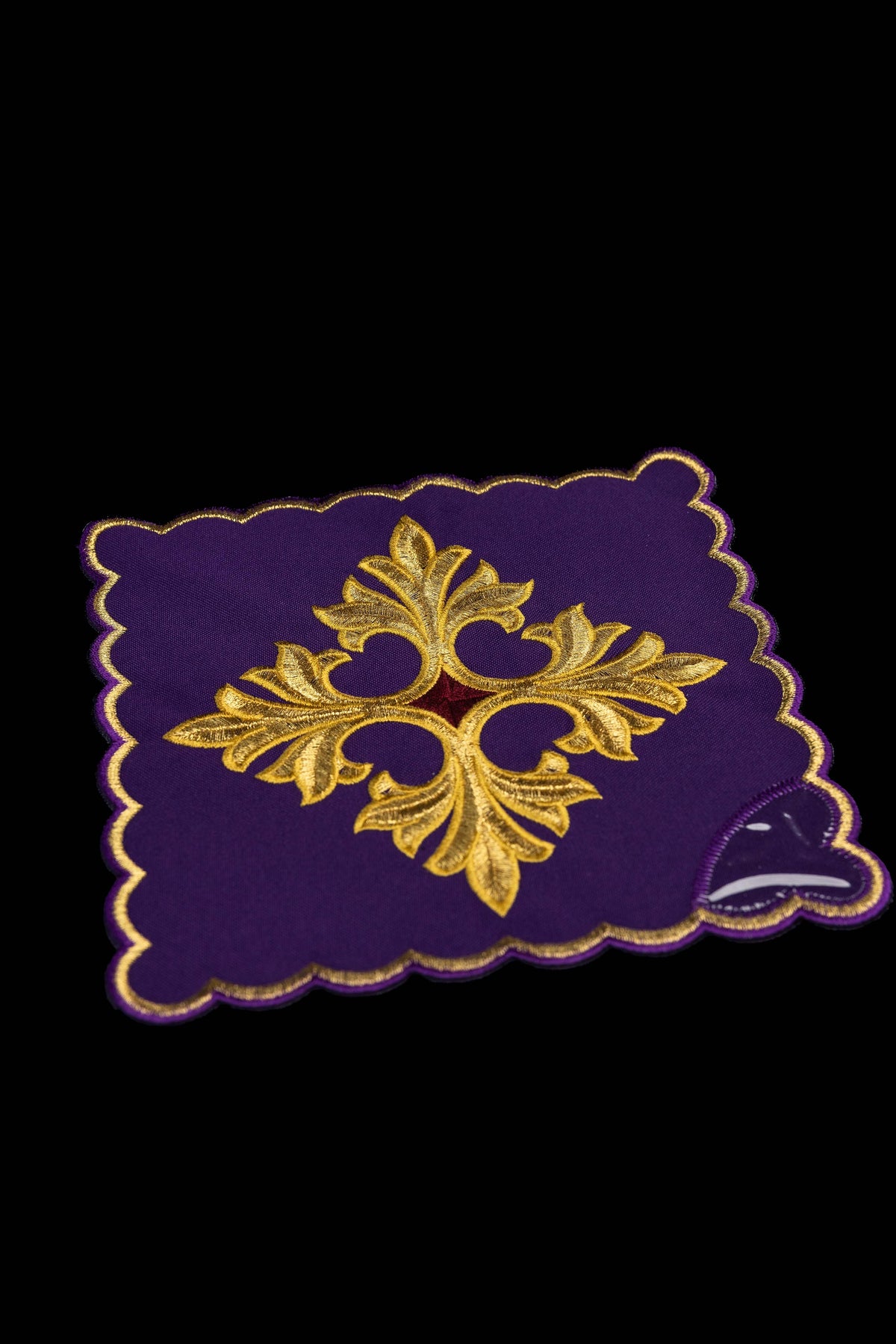 Ensemble de quatre pales de calice brodées avec symbole de croix