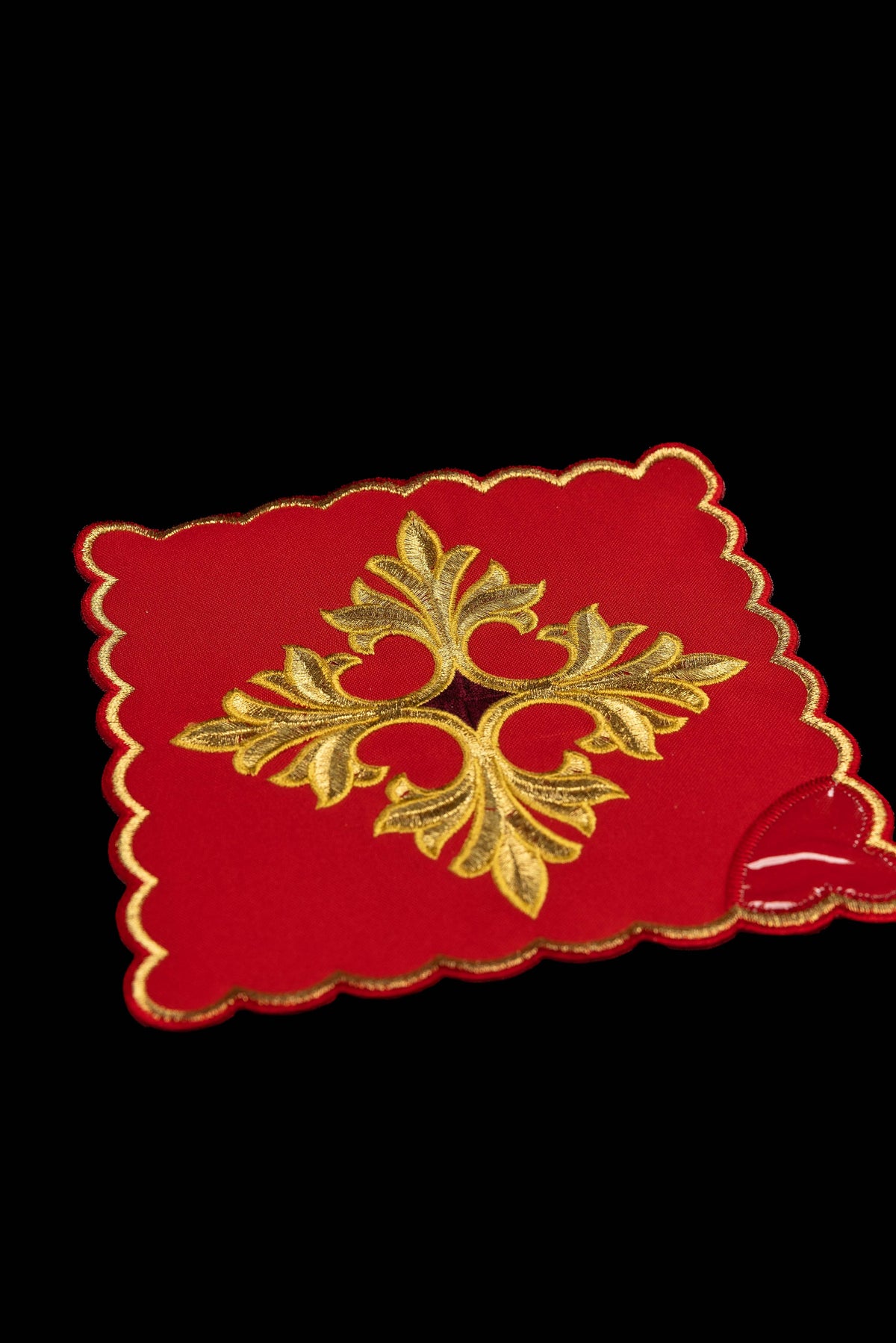Ensemble de quatre pales de calice brodées avec symbole de croix