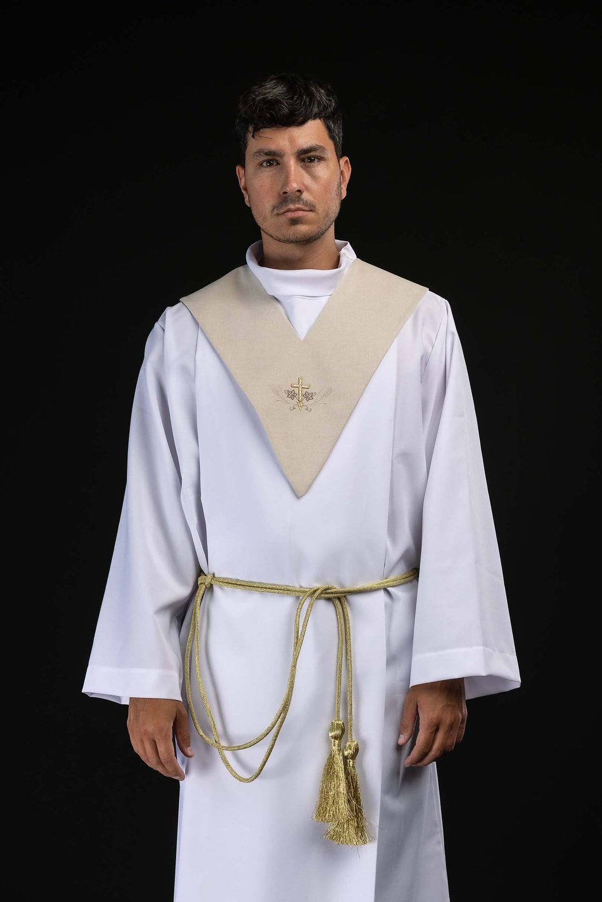 Pallium de lecteur écru brodé d’une croix dorée