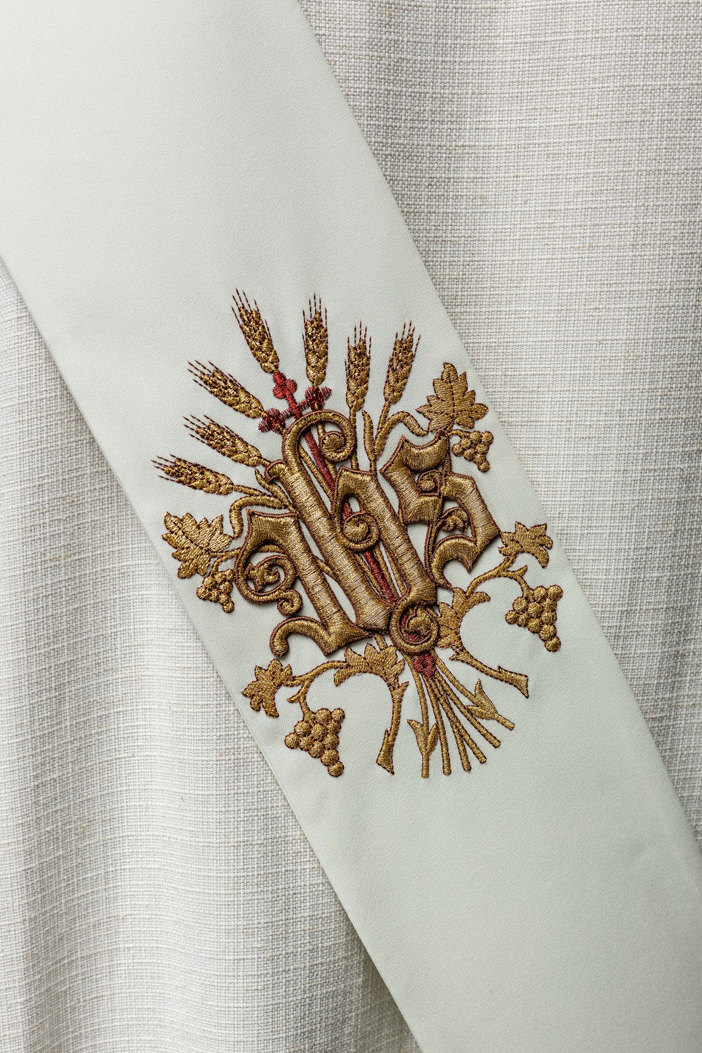 Étole de diacre avec motif de raisin et de croix