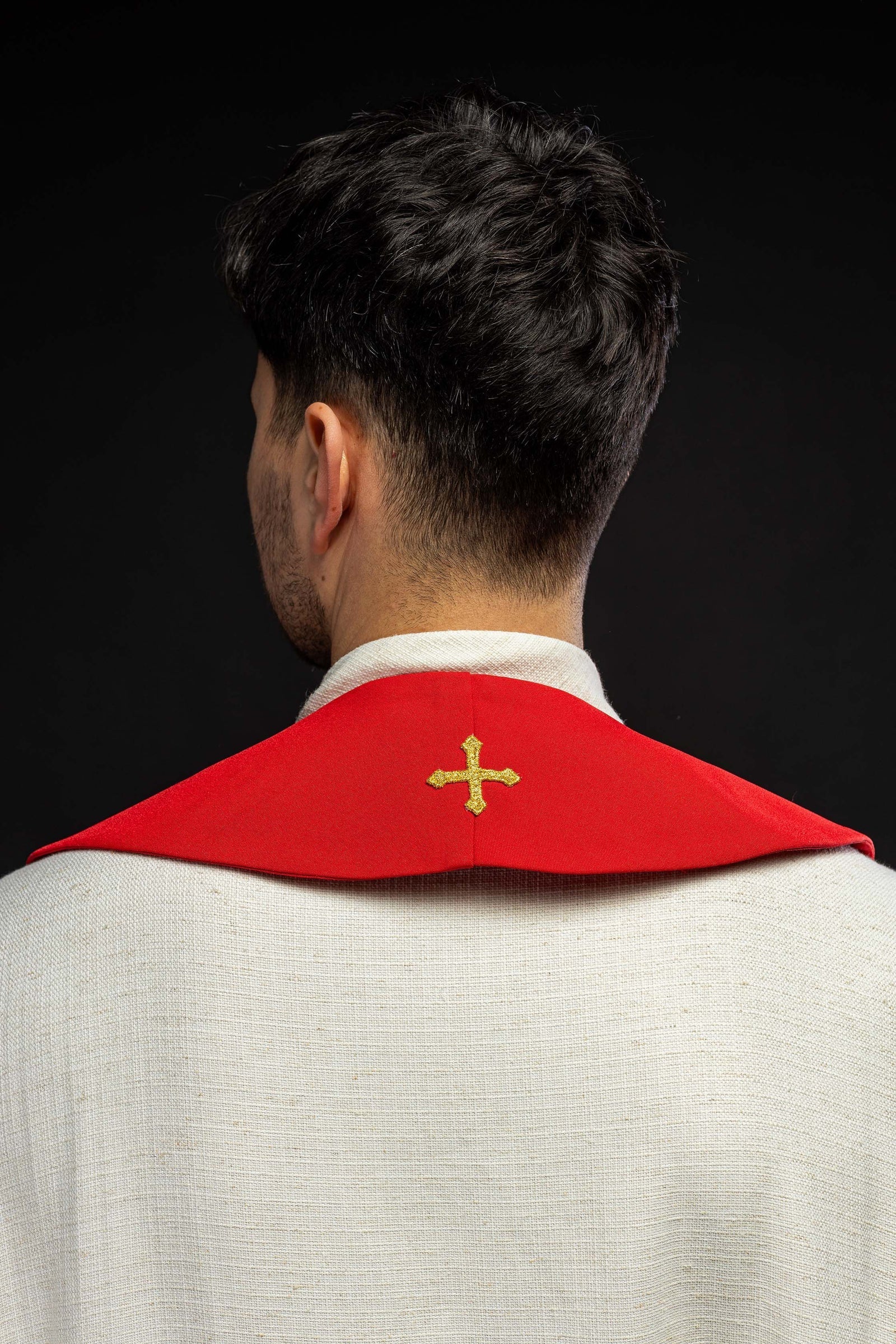 Étole sacerdotale rouge brodée de la croix de Jérusalem