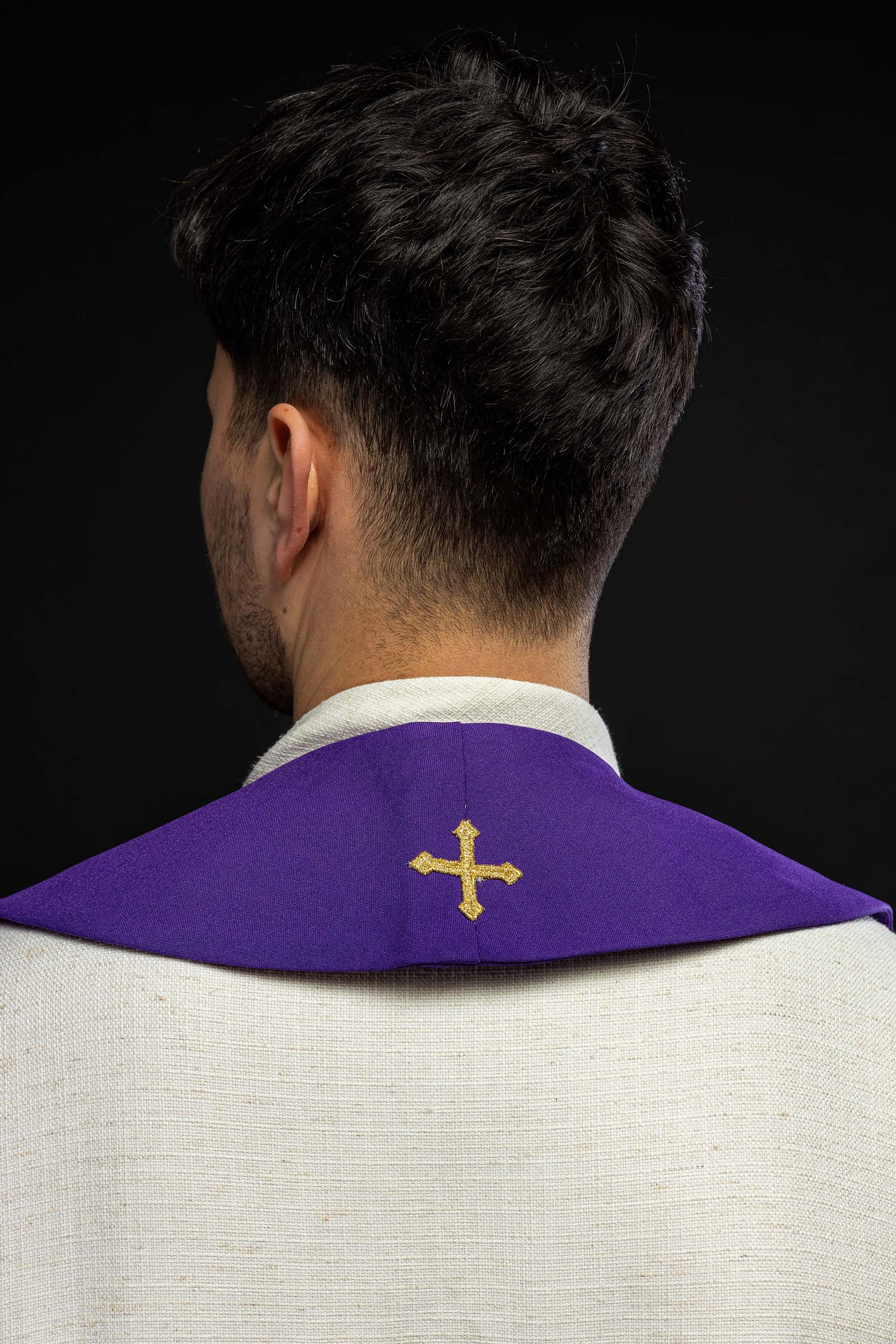 Étole de prêtre pourpre brodée Alpha et Omega