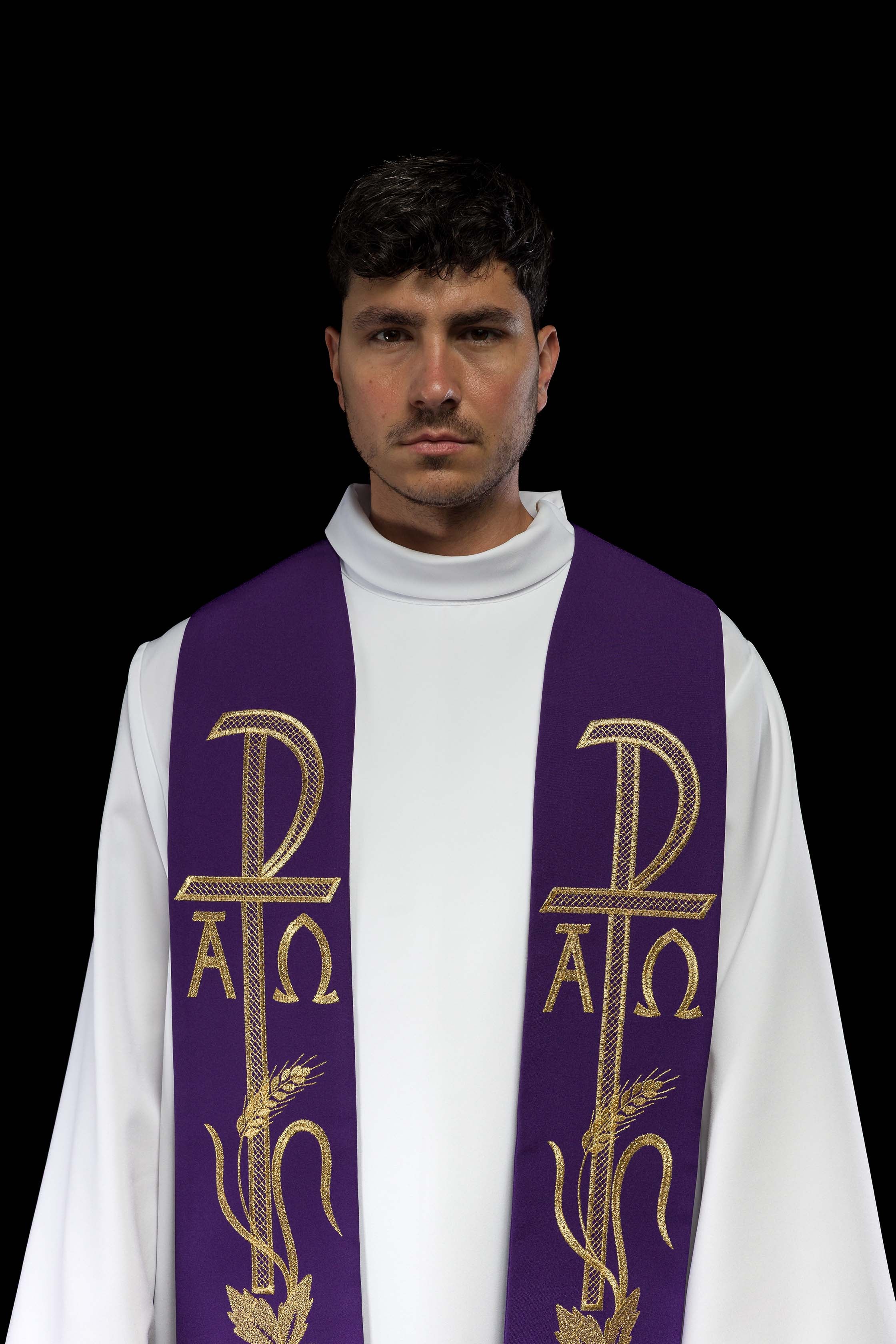 Étole de prêtre pourpre brodée Alpha et Omega