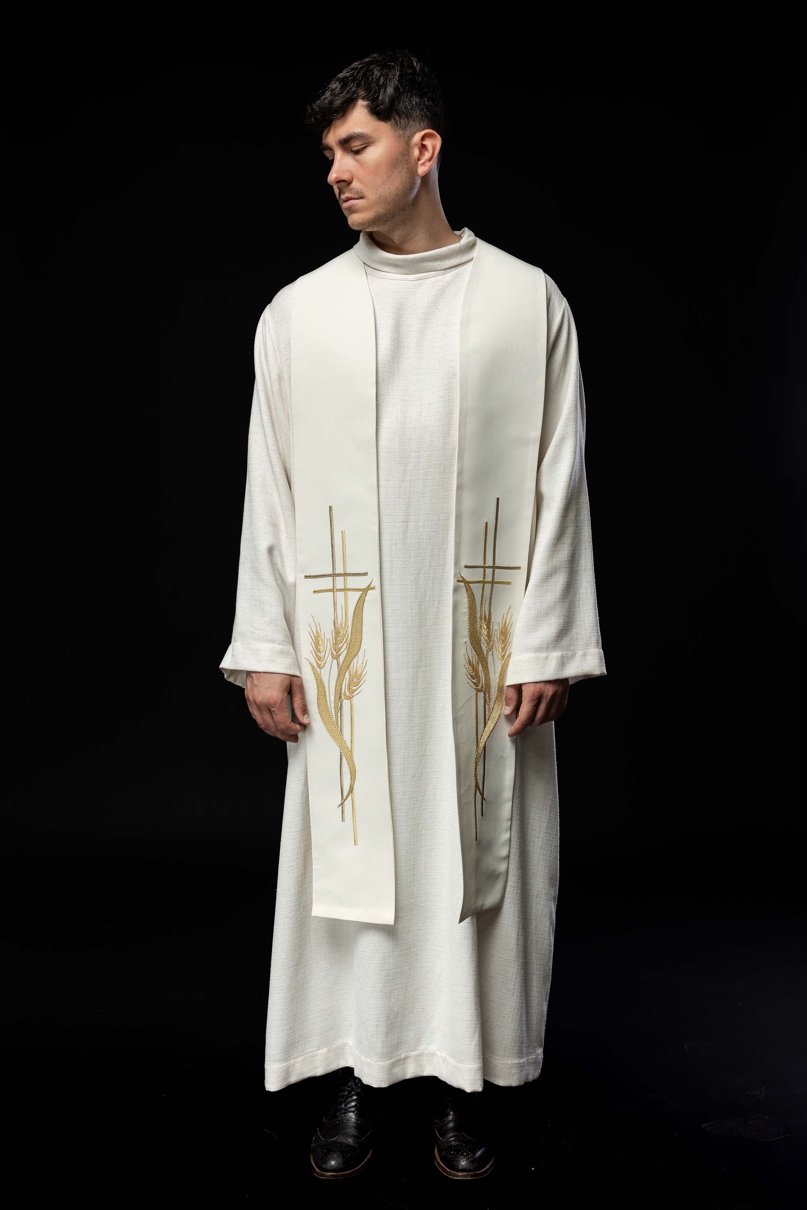 Étole de prêtre brodée avec croix décorée en écru