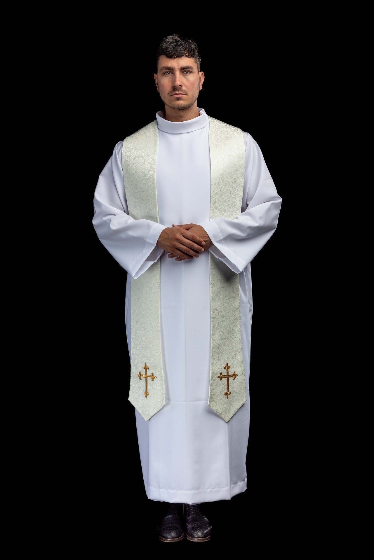 Étole brodée avec motif de croix écrue en tissu jacquard