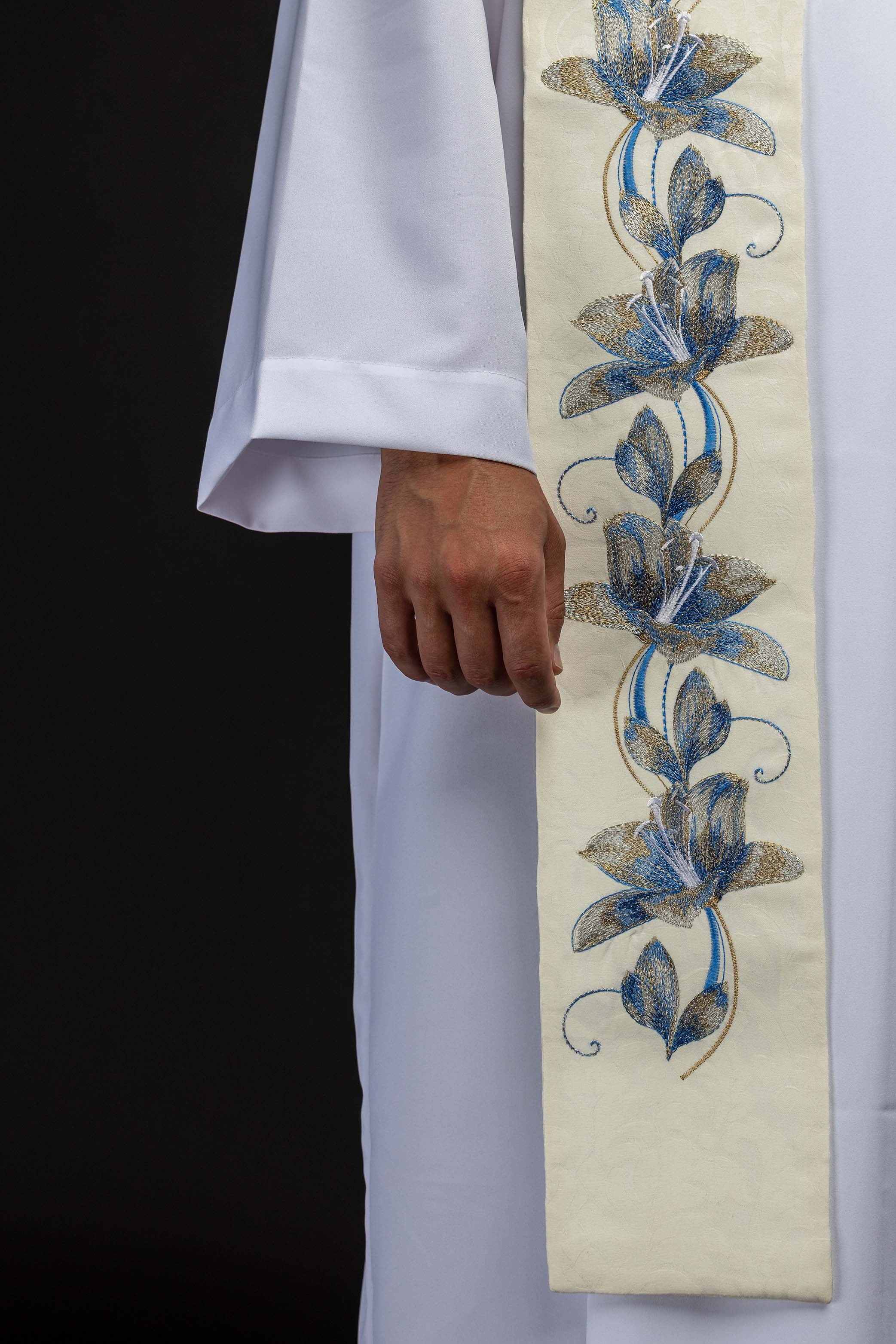 Étole brodée avec l’image de Notre-Dame de Medjugorje