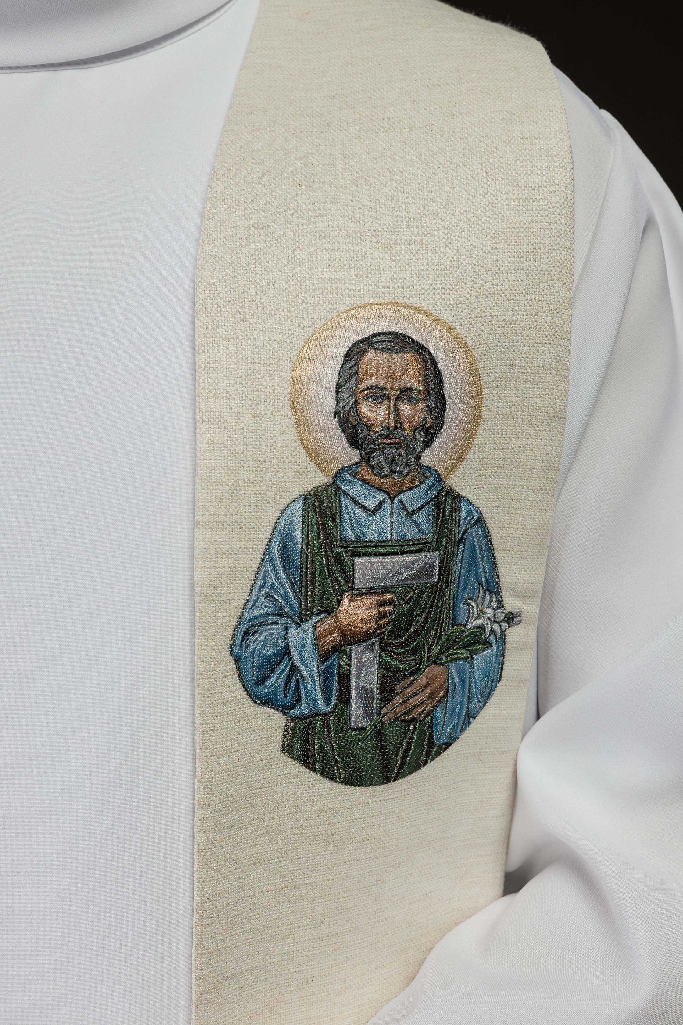 Étole brodée avec l’image de Saint Joseph l’Ouvrier