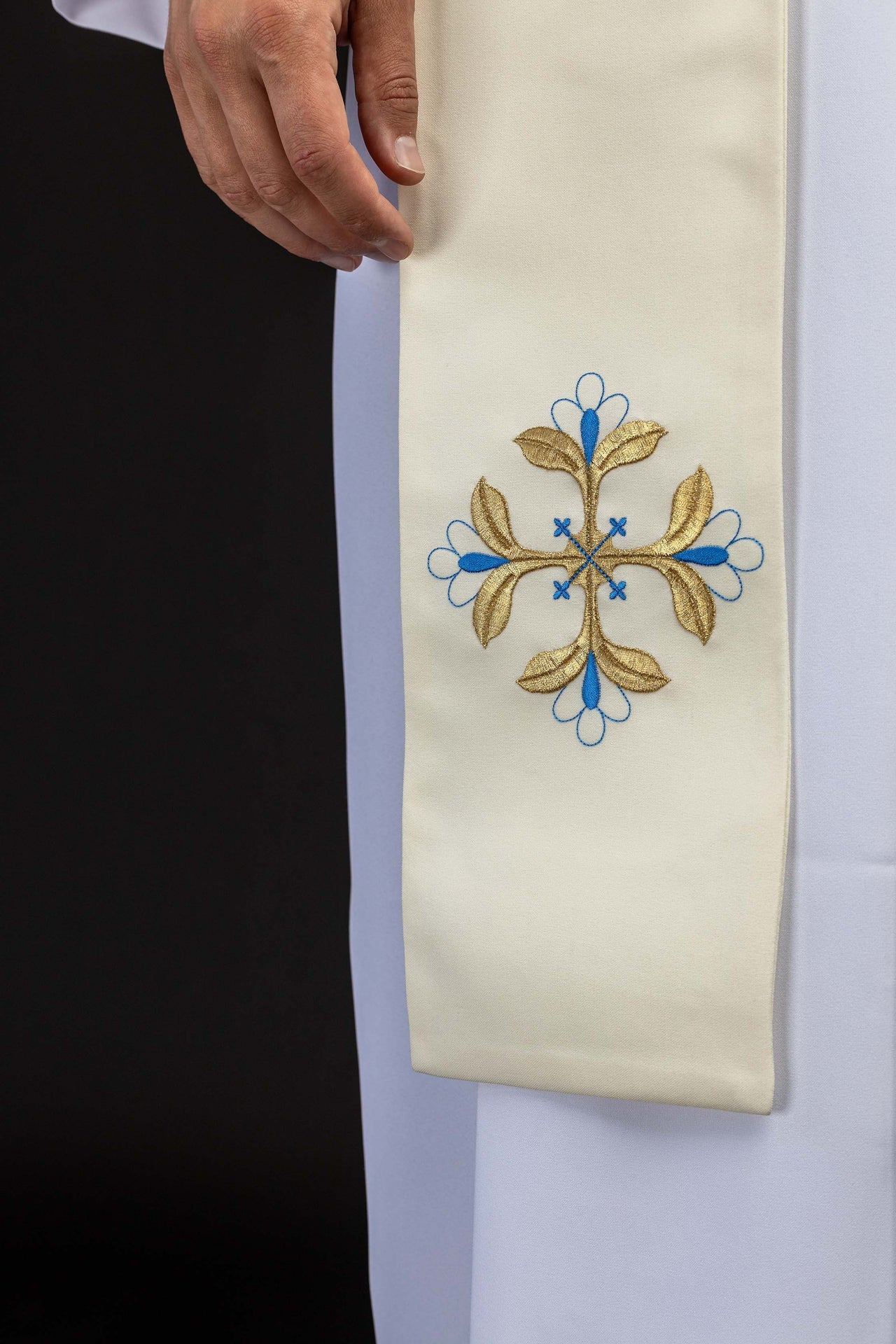 Étole brodée avec représentation de Notre-Dame de Fatima
