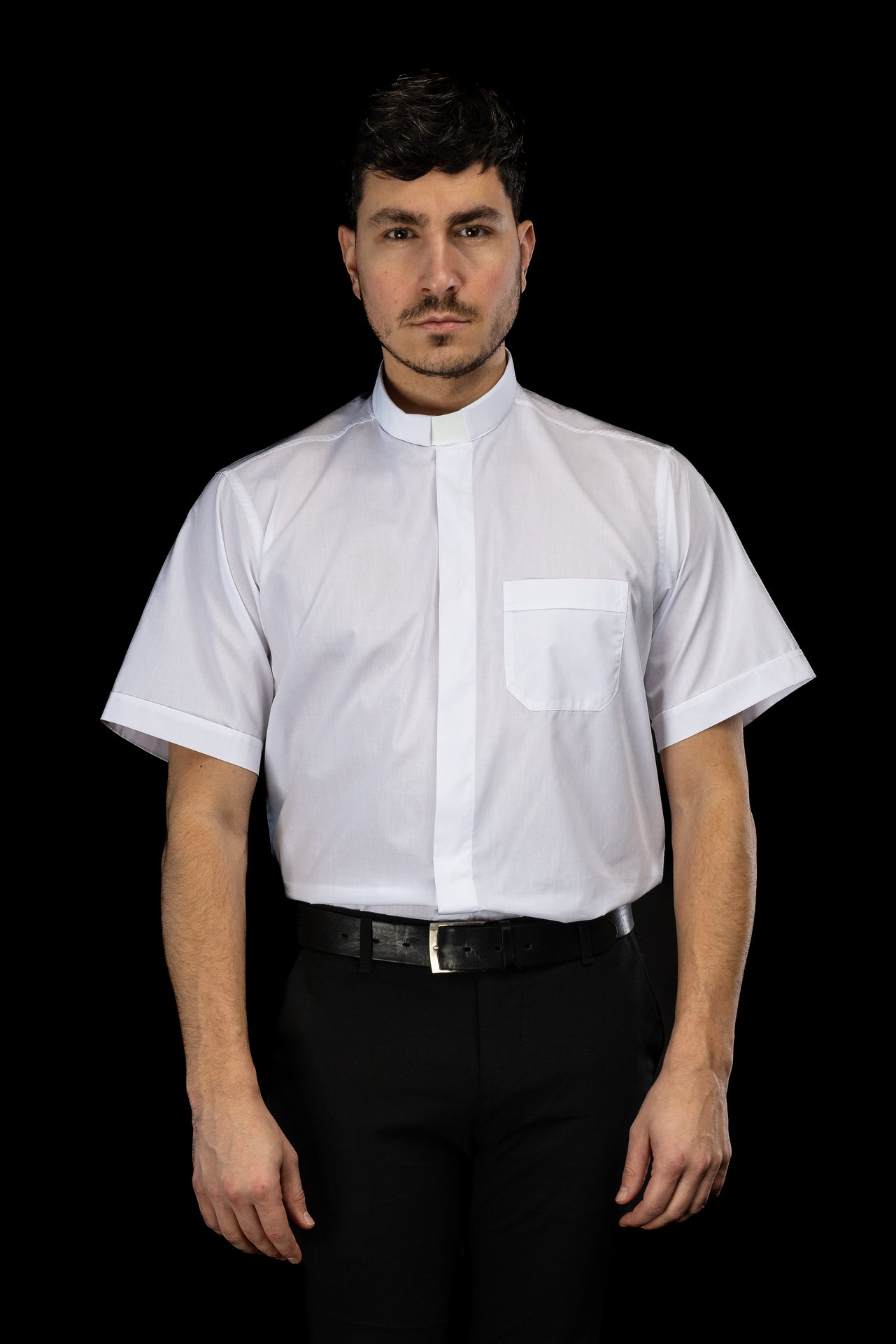 Chemise clergyman blanche à manches courtes avec col romain