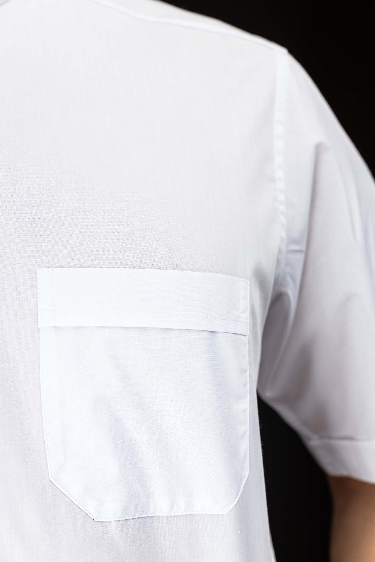 Chemise clergyman blanche à manches courtes avec col romain