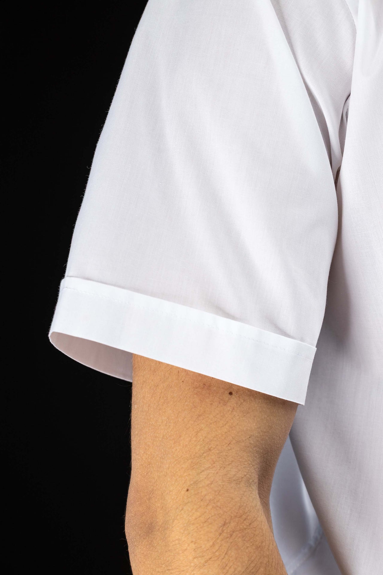 Chemise clergyman blanche à manches courtes avec col romain