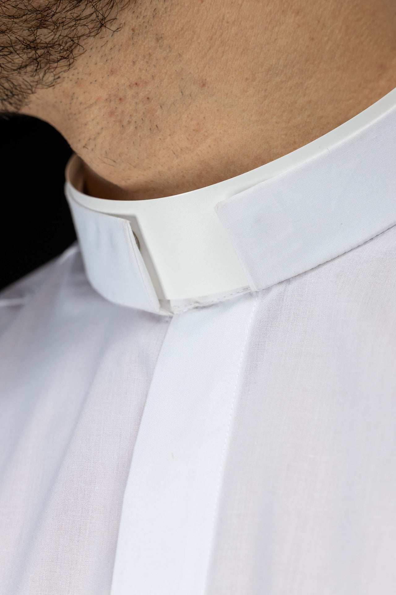 Chemise clergyman romaine blanche à manches longues avec col romain