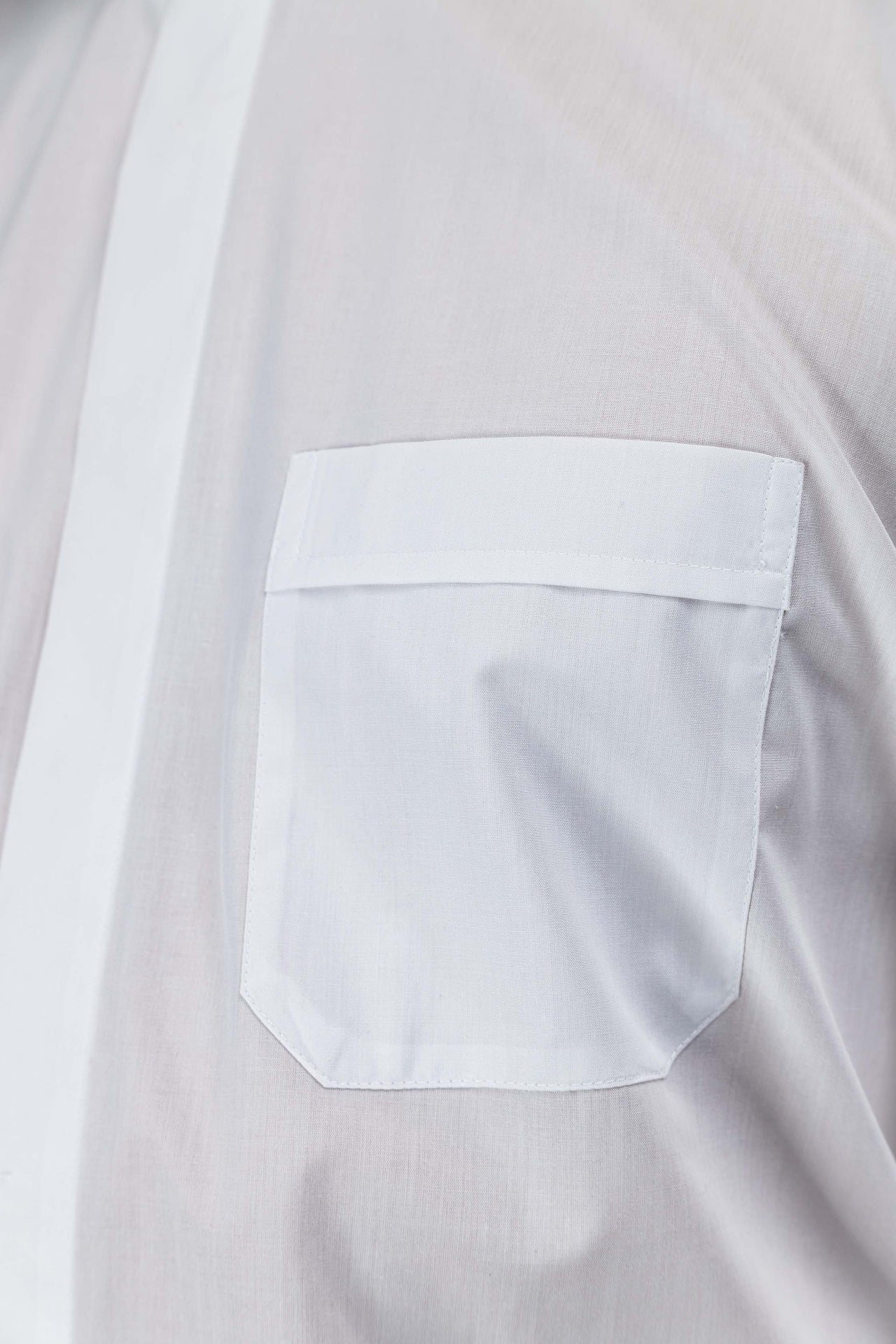 Chemise clergyman romaine blanche à manches longues avec col romain