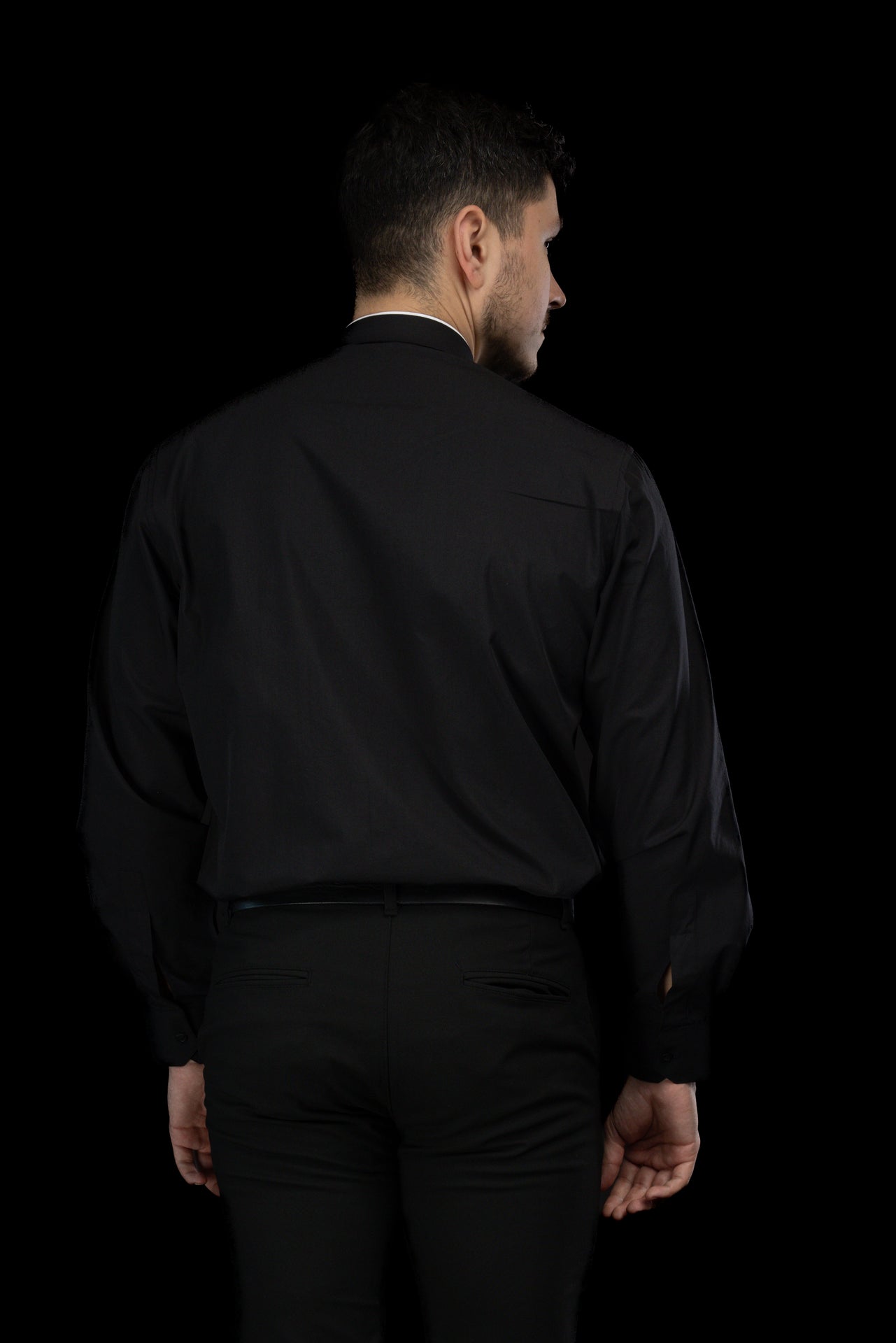 Chemise clergyman romaine noire à manches longues avec col romain